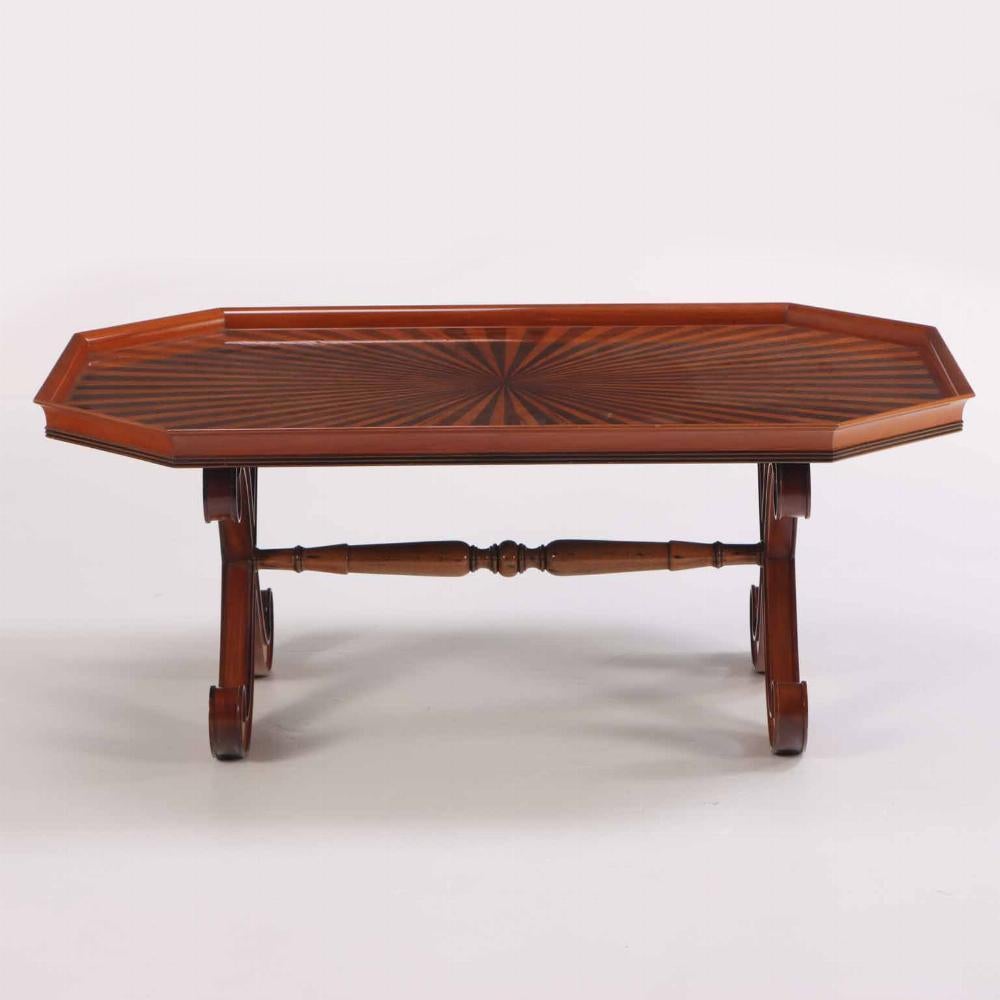 20ième siècle Table basse brésilienne en acajou massif et bois de rose, vers 1960. en vente