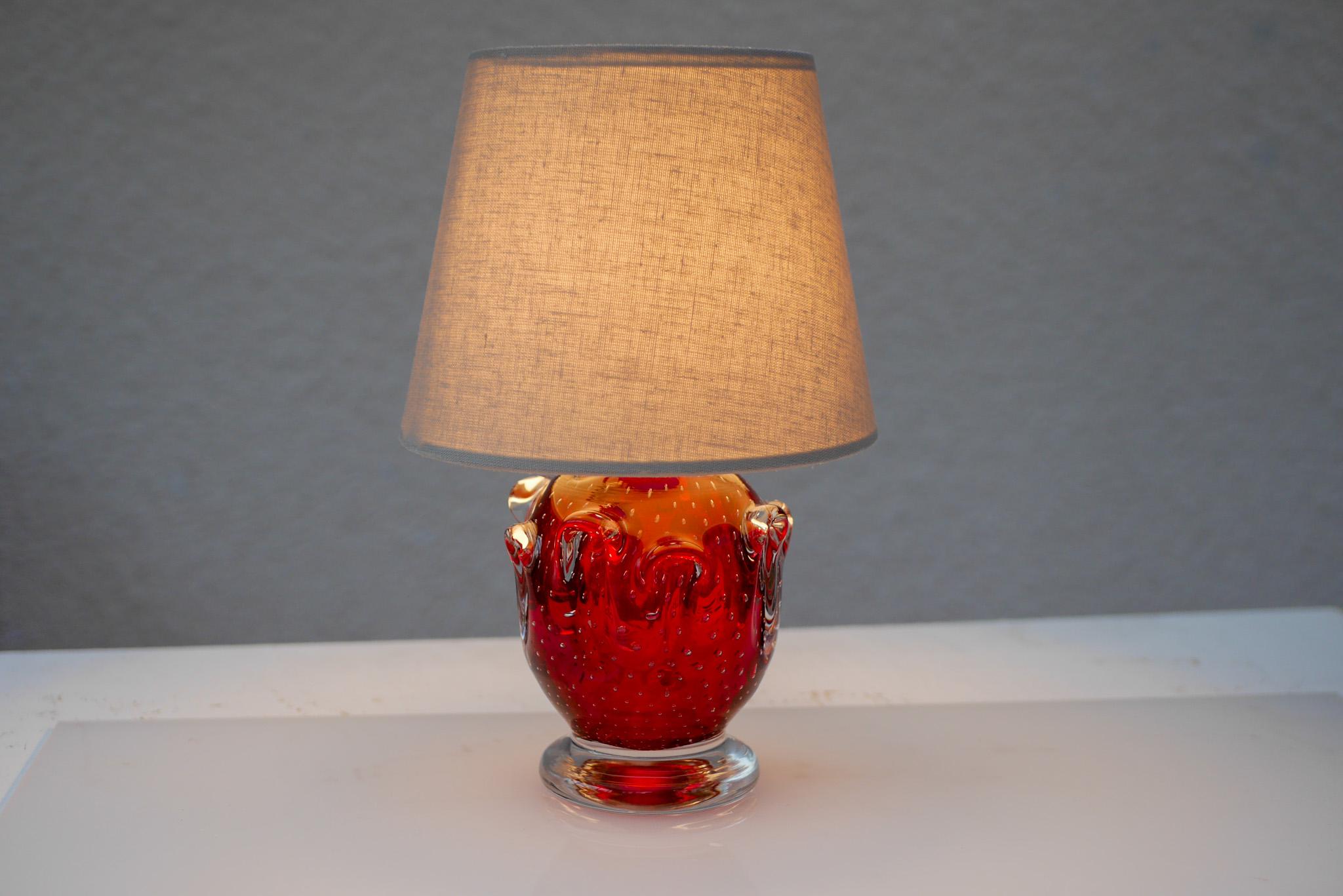 Suédois Lampe en cristal rouge vif de Börne Augustsson pour Åseda, Suède en vente