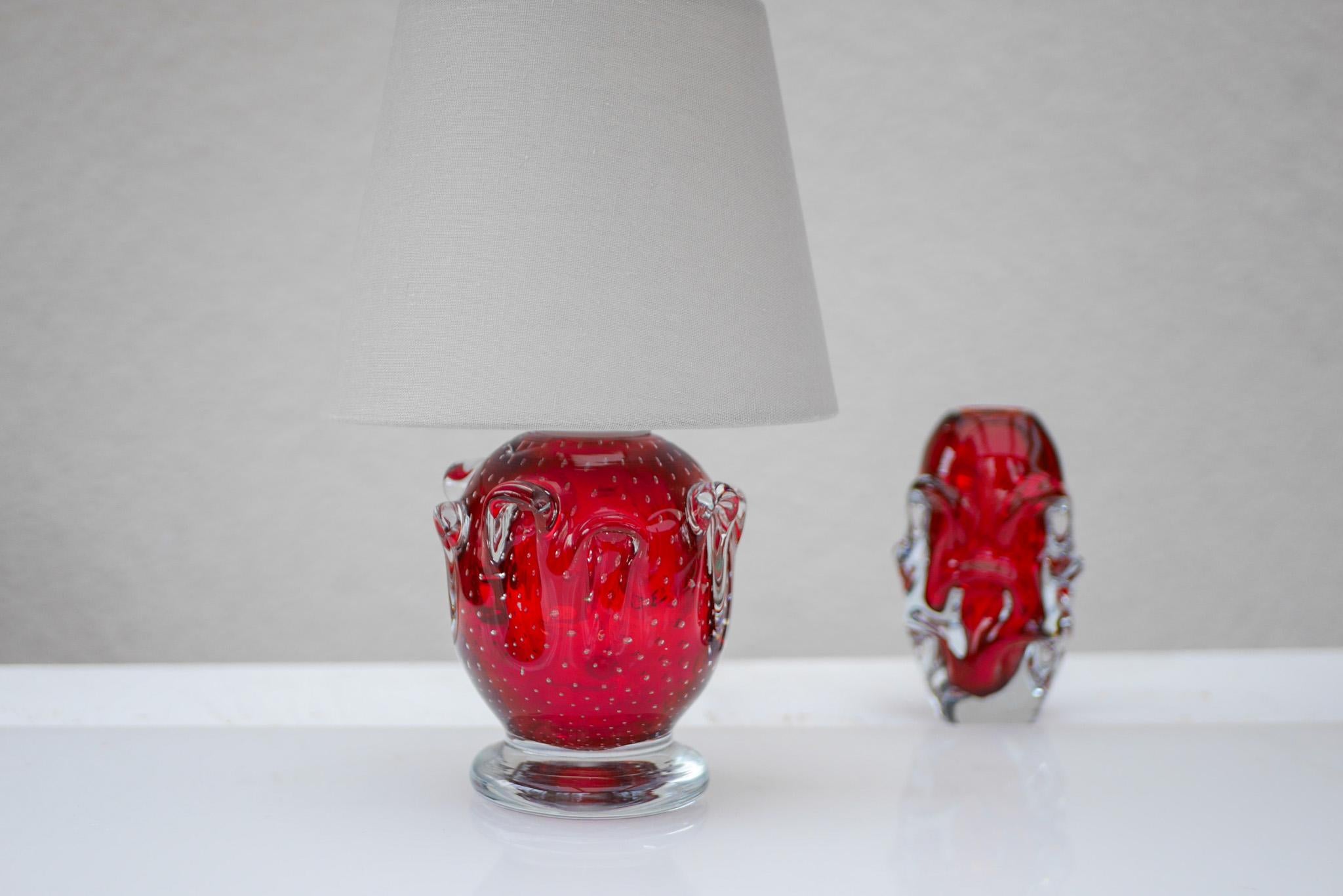 Fait main Lampe en cristal rouge vif de Börne Augustsson pour Åseda, Suède en vente