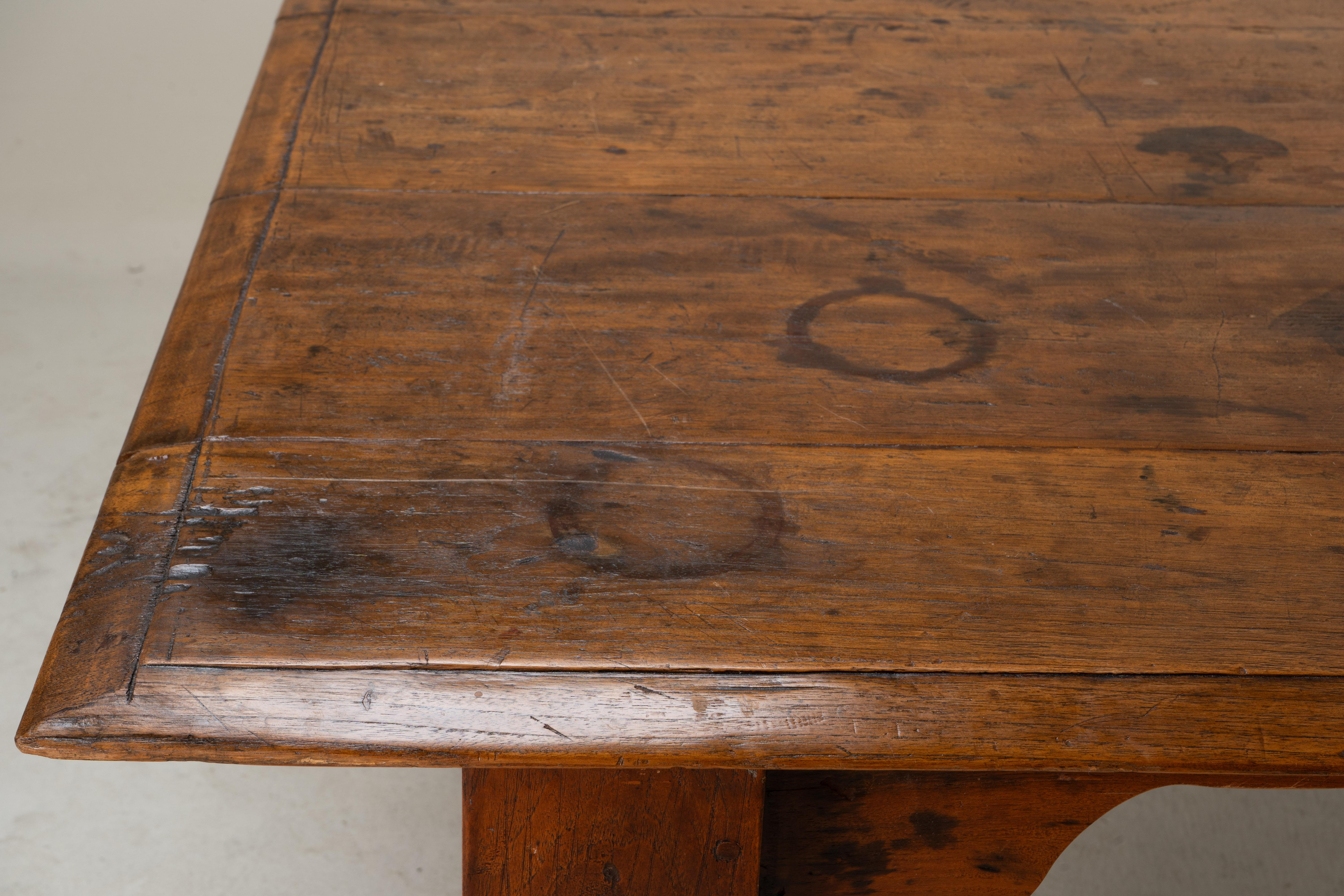 A British Colonial Teak Wood Dining Table or Conference Table In Good Condition In Chicago, IL