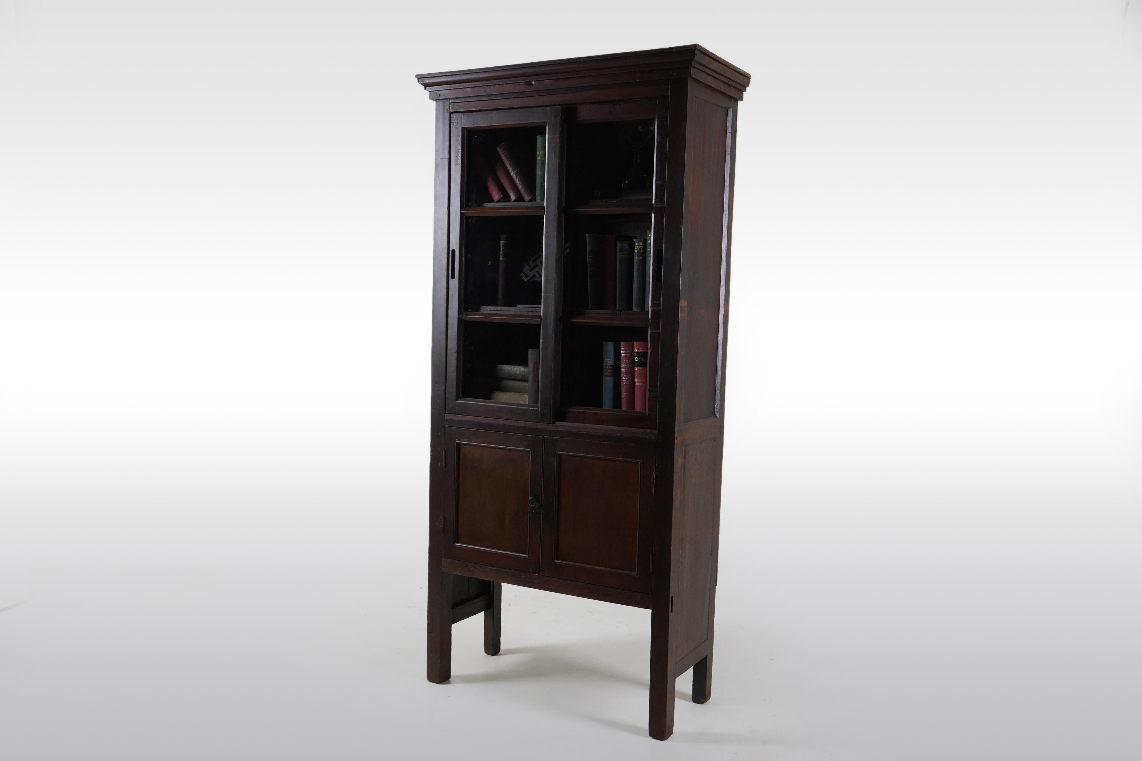 A British Colonial Teak Wood  Book Cabinet  In Good Condition In Chicago, IL