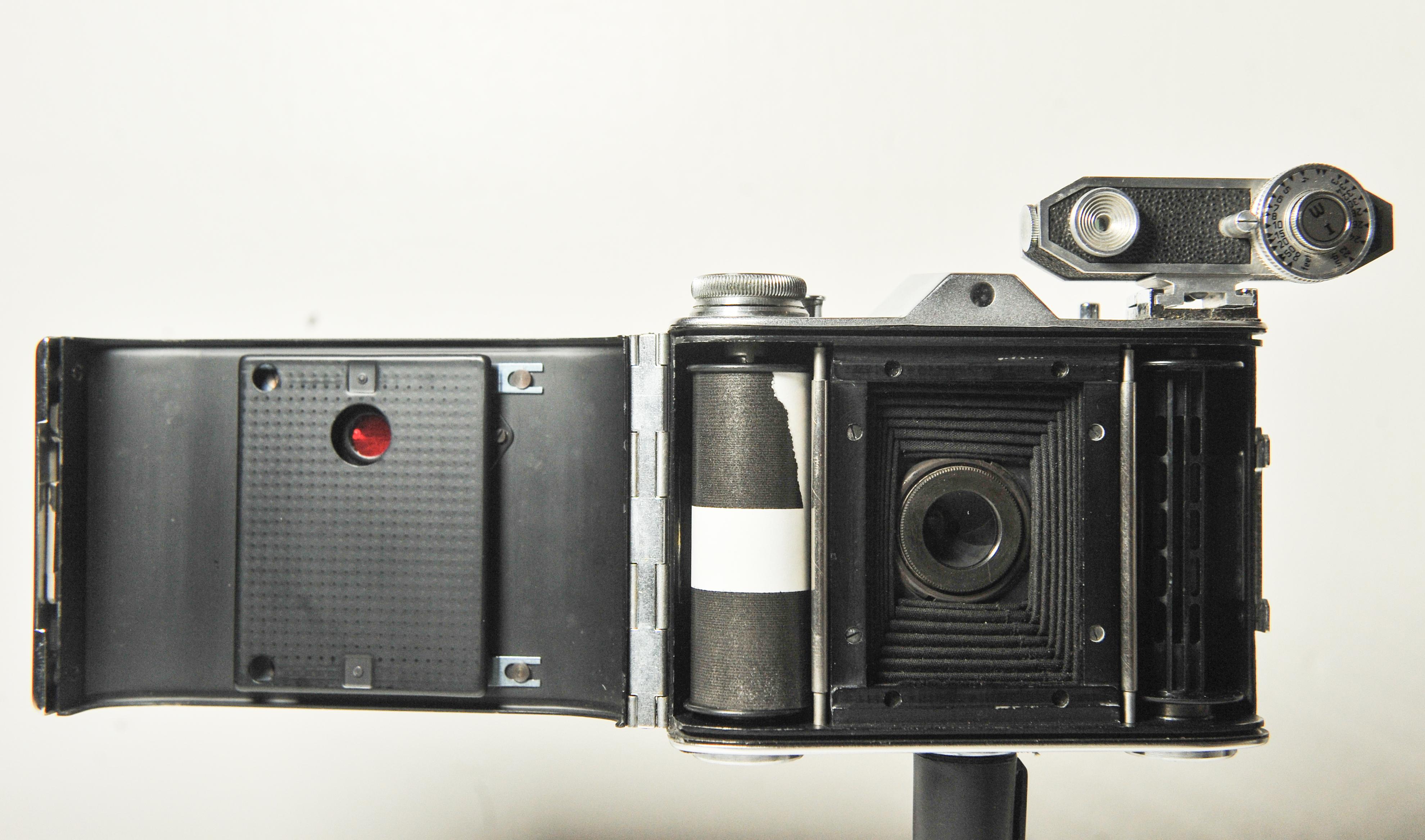 20th Century A British Made Ensign Selfix 16-20 Strut Folding Roll Medium Format Film Camera For Sale