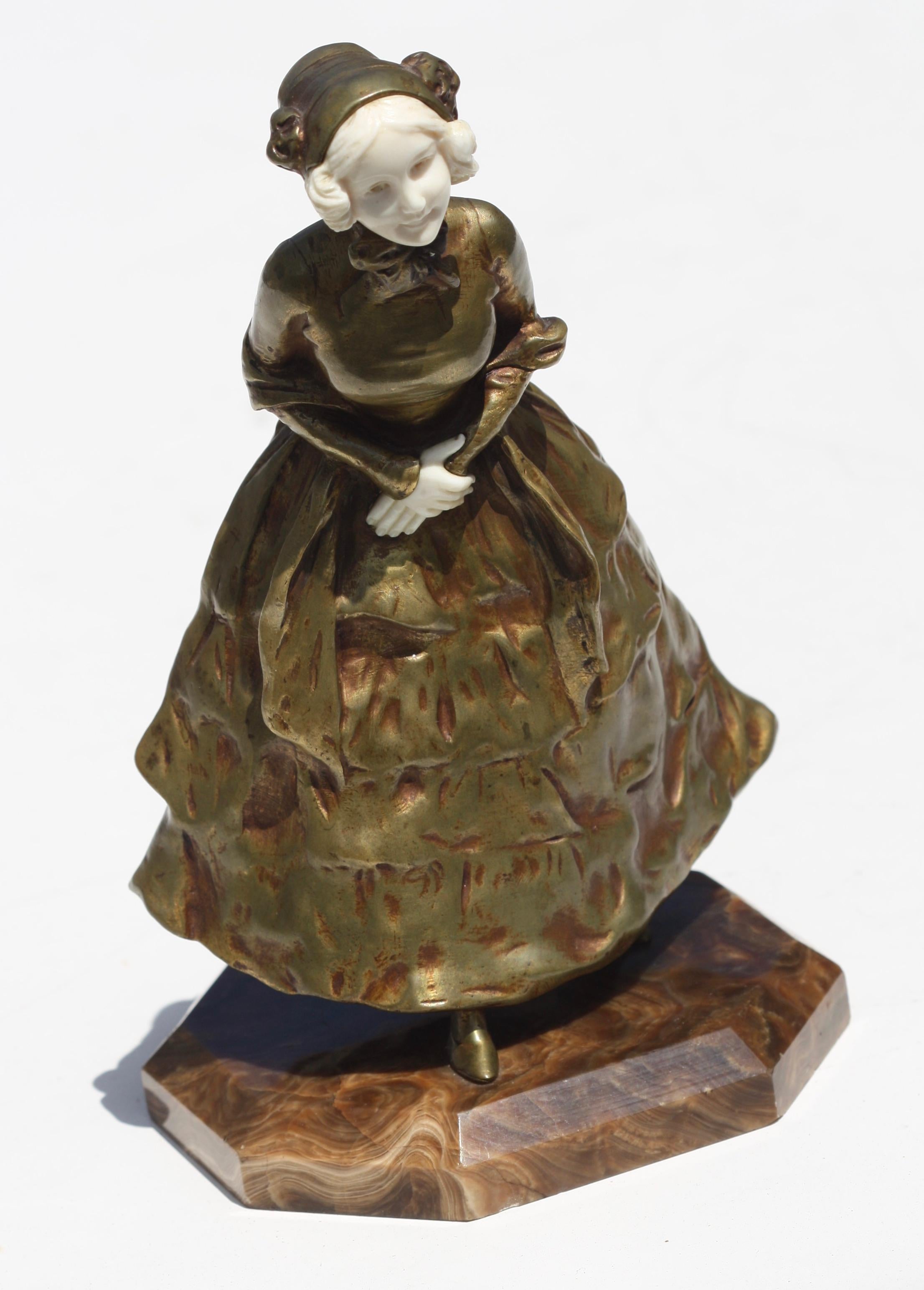 Figura di fanciulla scolpita e in bronzo, 1910 circa In condizioni buone in vendita a West Palm Beach, FL