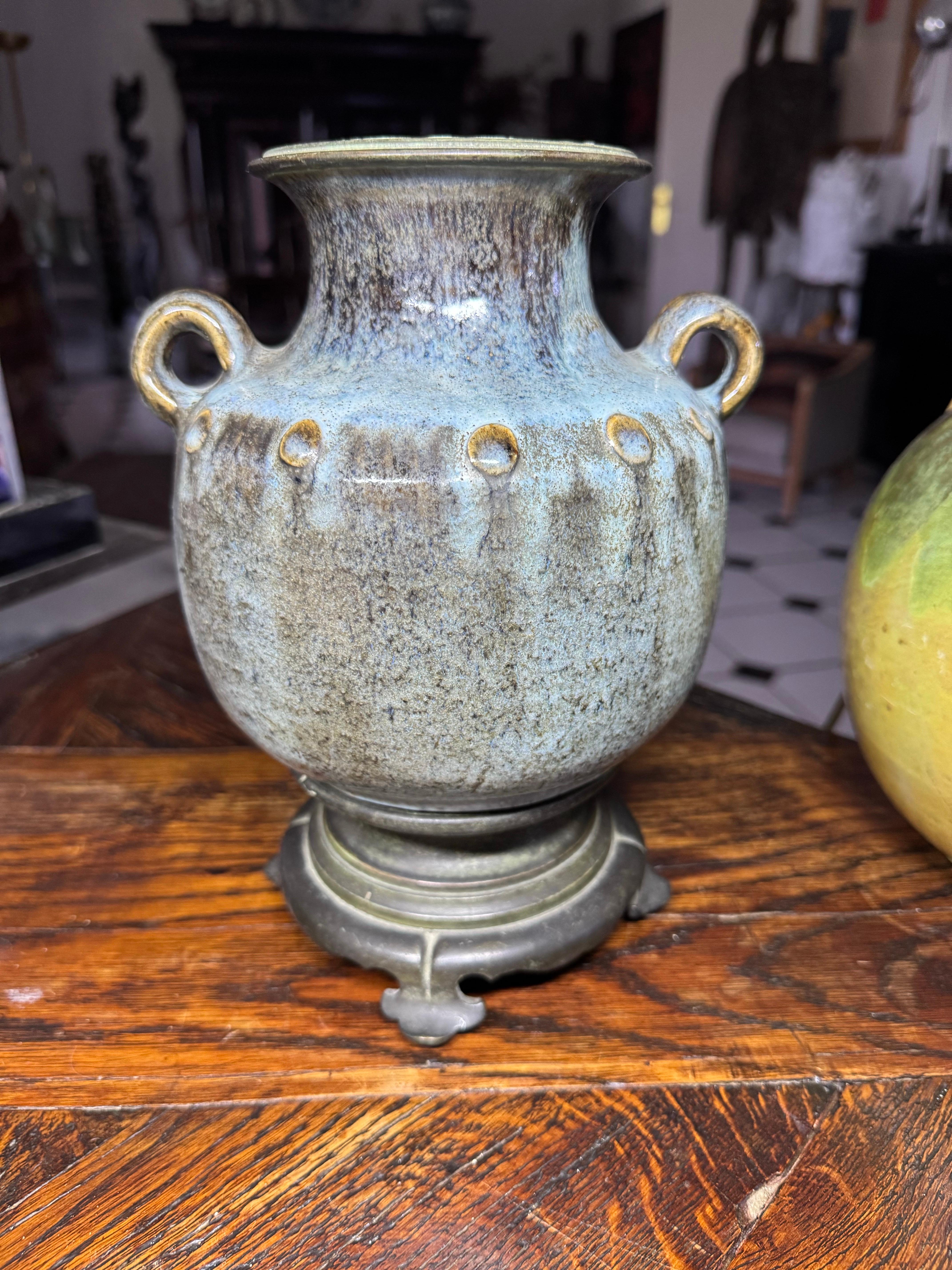 Eine Vase aus Bronze und Keramik um 1900 im Zustand „Gut“ im Angebot in Saint-Ouen, FR