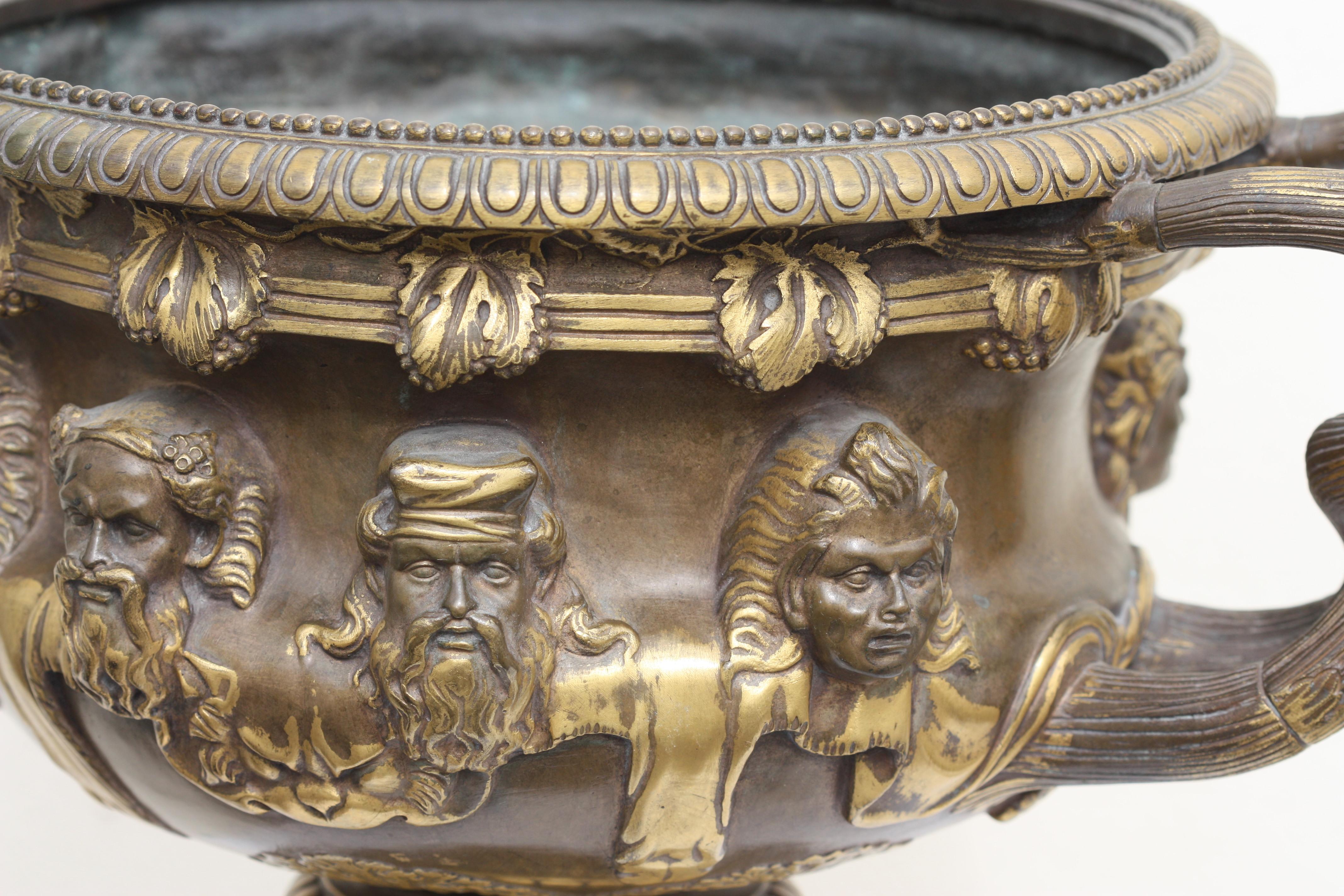 Bronze and Gilt-Bronze 'Warwick' Vase by Barbedienne, Paris, circa 1870 For Sale 1