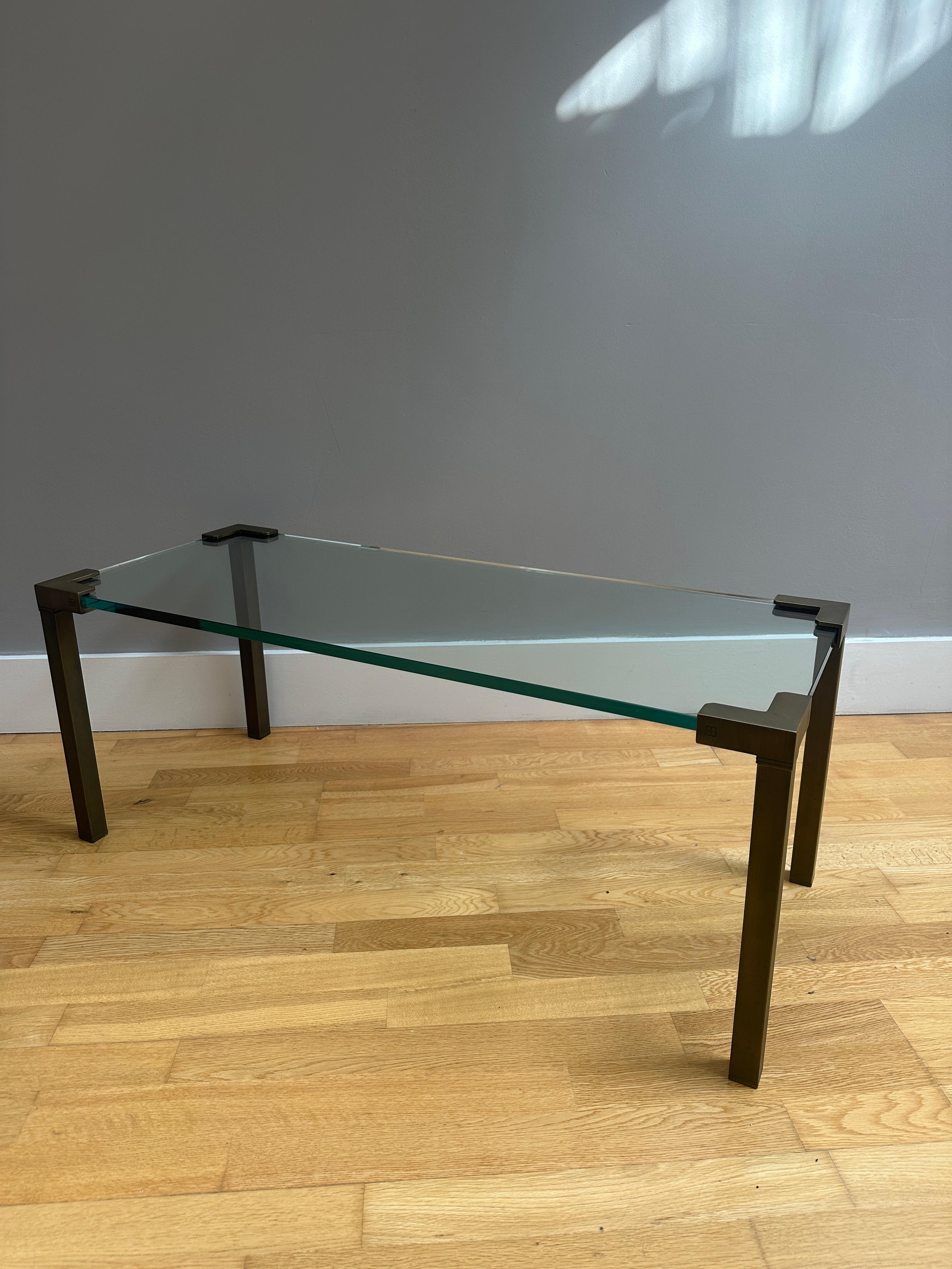Mid-Century Modern Table à café ou Cocktail Tables en bronze et verre de Peter Ghyczy en vente