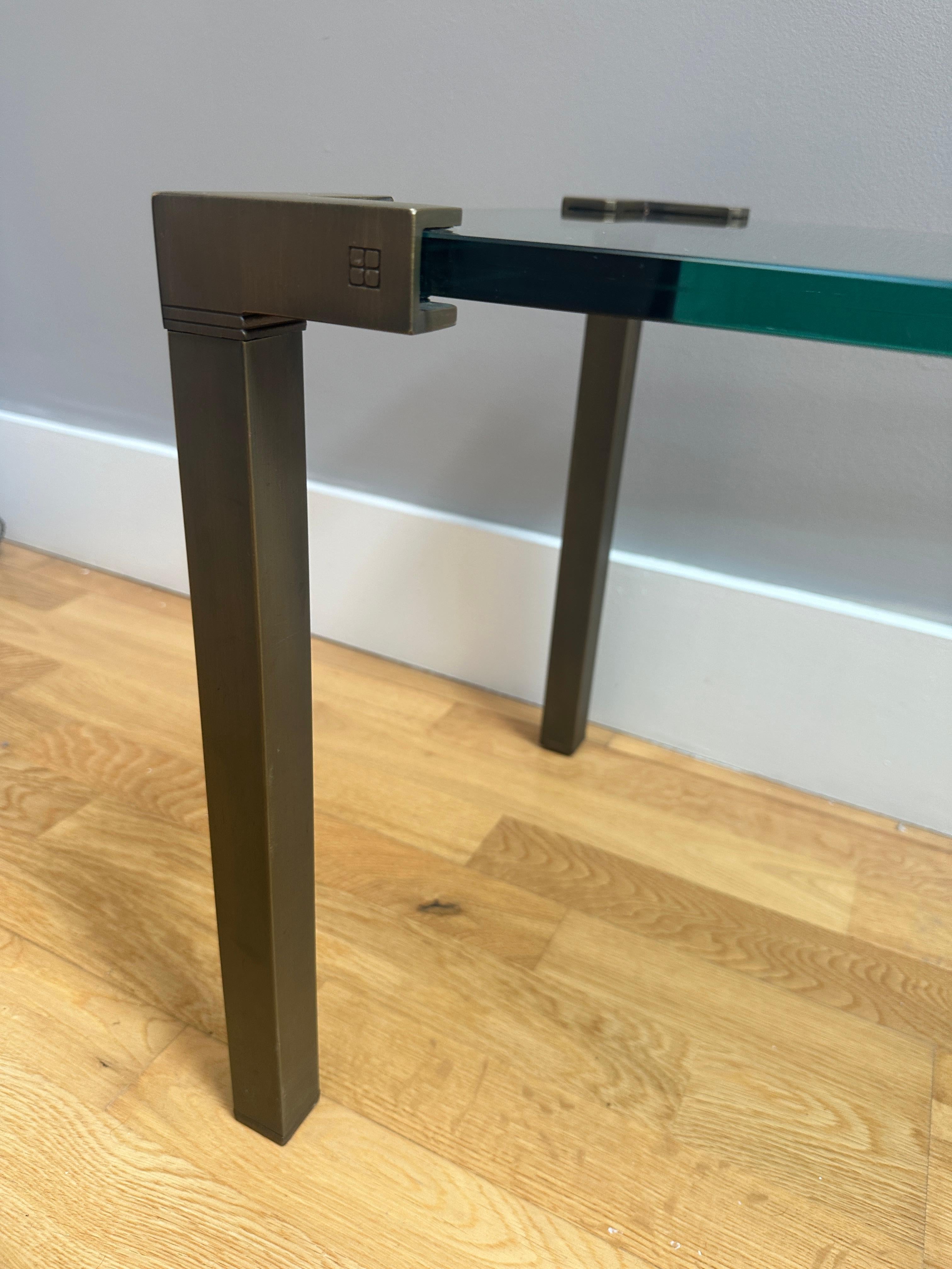 Table à café ou Cocktail Tables en bronze et verre de Peter Ghyczy Bon état - En vente à London, GB
