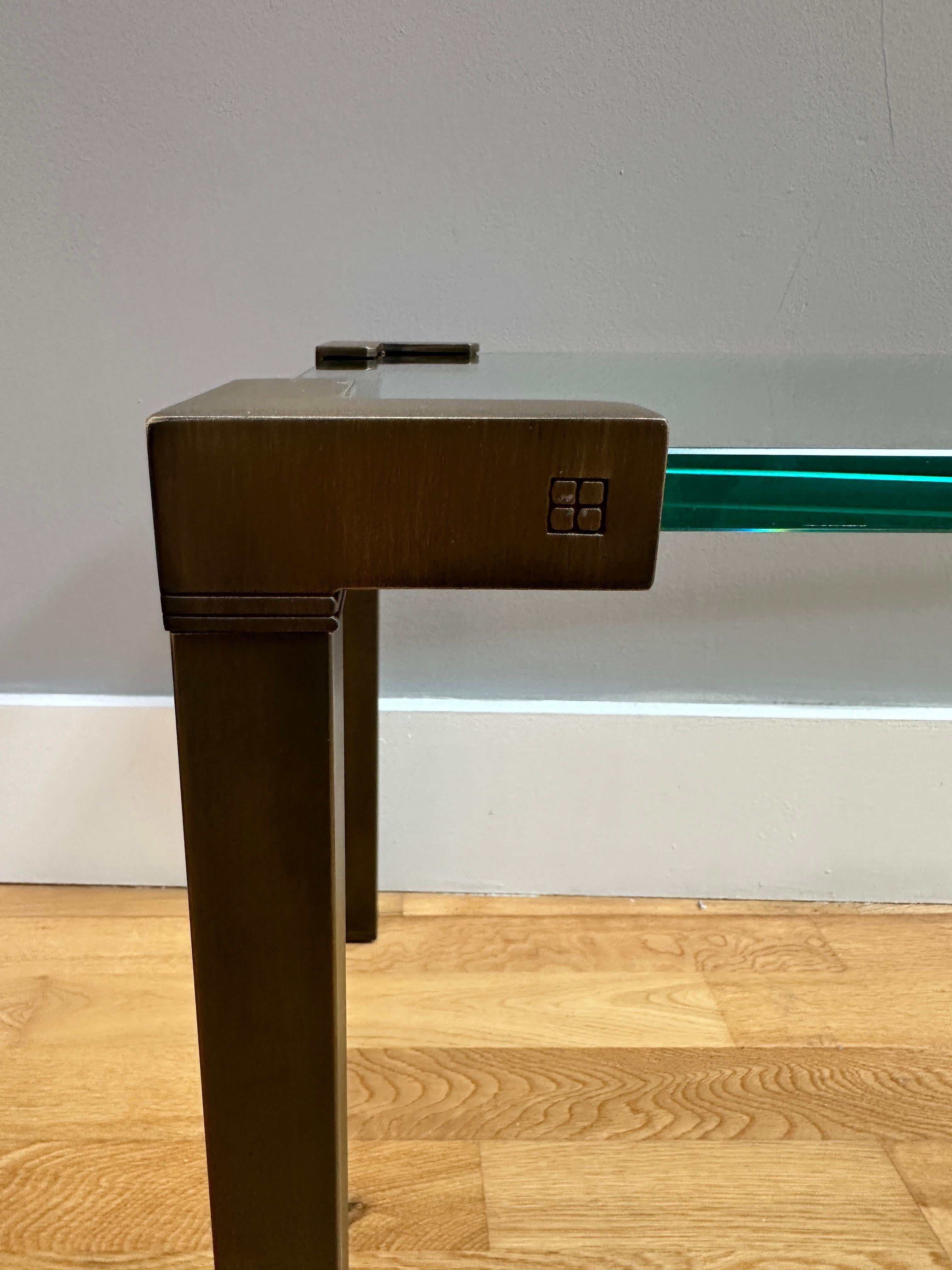 Table à café ou Cocktail Tables en bronze et verre de Peter Ghyczy en vente 2