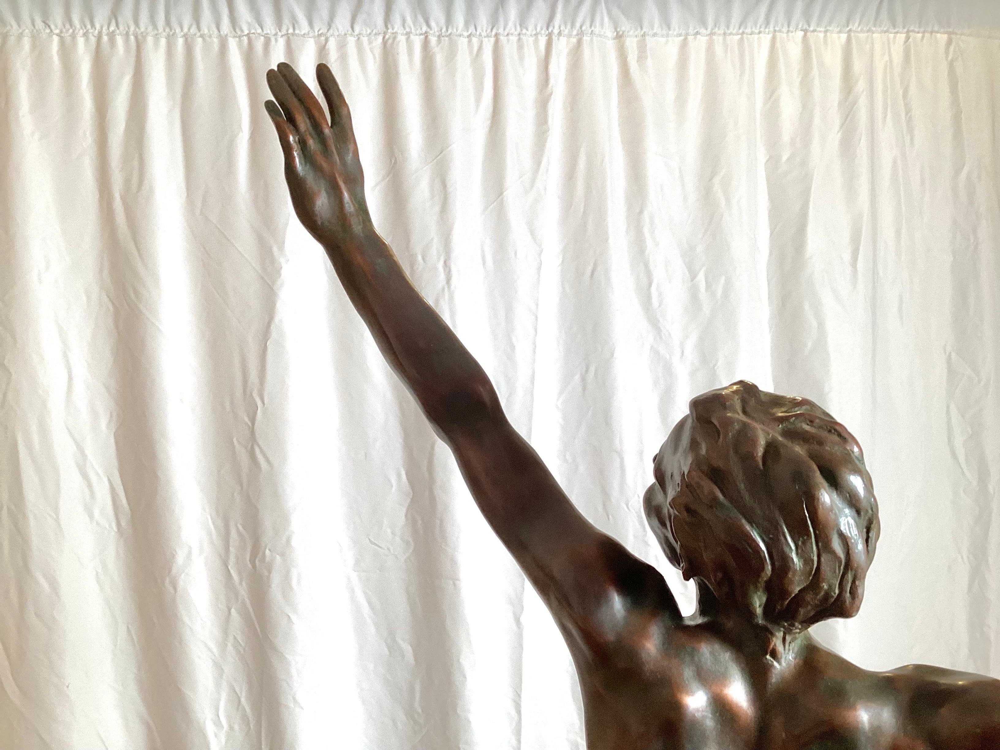 Eine Skulptur aus Bronze und Marmor mit dem Titel Joy von Kirsten Kokkin im Angebot 9