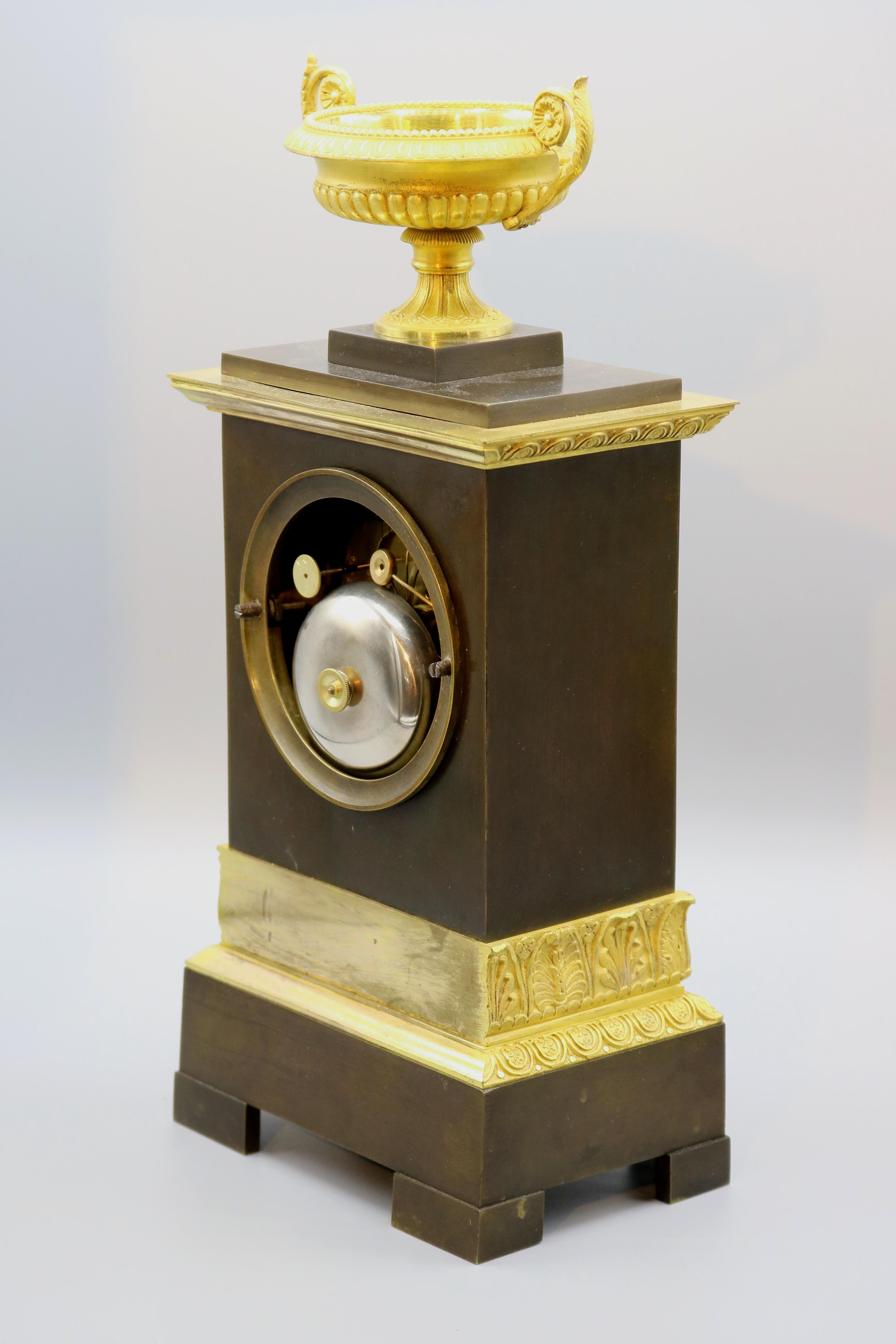 Bronze- und Goldbronze-Uhr, 19. Jahrhundert, Französisch, Seidenanhänger auffällig im Zustand „Gut“ im Angebot in London, GB
