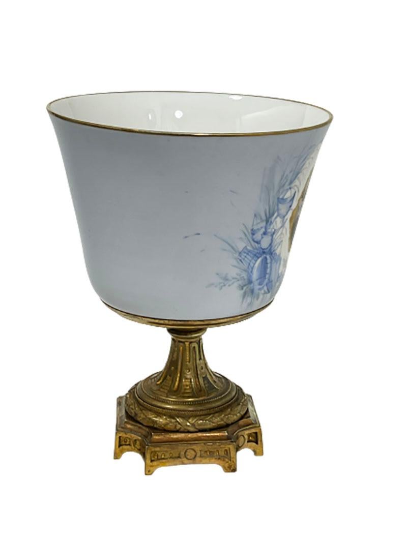 Bronze and Porcelain Jardiniere In Good Condition For Sale In Delft, NL