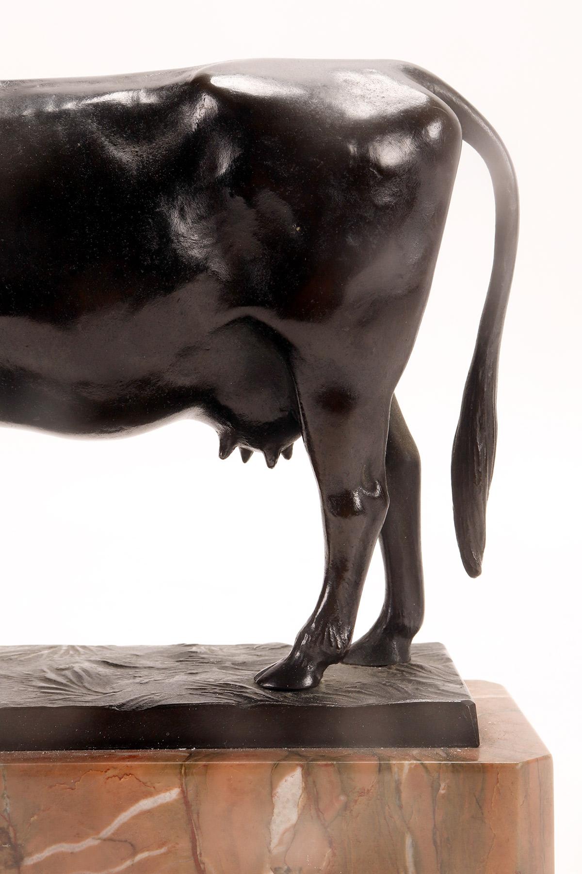 A bronze cow sculpture signed Moseriz, France 1880.  For Sale 4