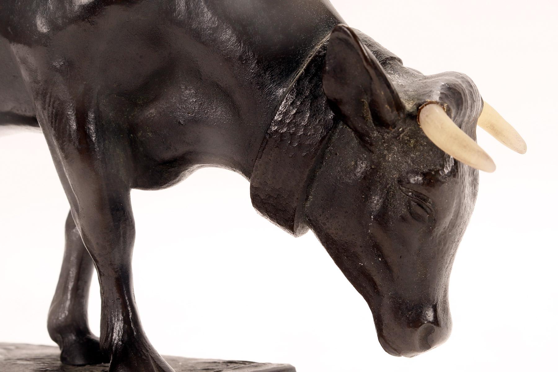 19th Century A bronze cow sculpture signed Moseriz, France 1880.  For Sale