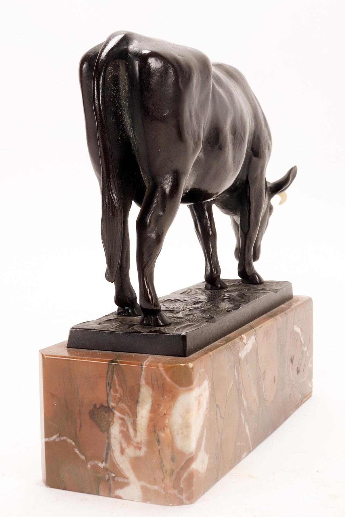 A bronze cow sculpture signed Moseriz, France 1880.  For Sale 2