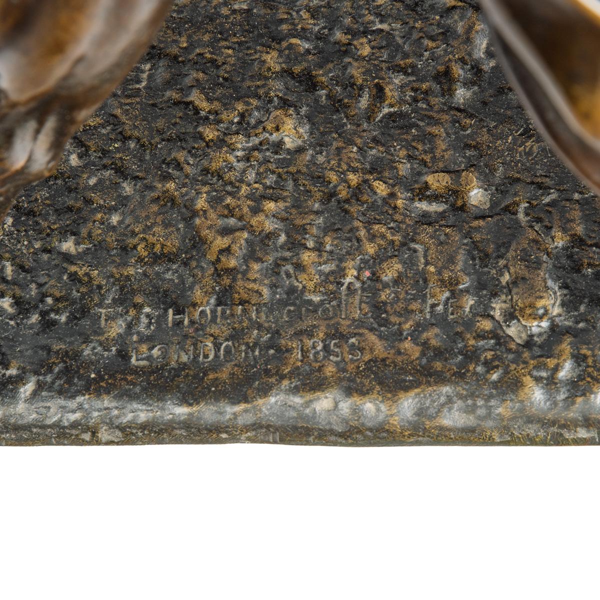 Riduzione in bronzo di una giovane regina Vittoria a cavallo dopo Thomas Thomas Thornycrof In condizioni buone in vendita a Lymington, Hampshire