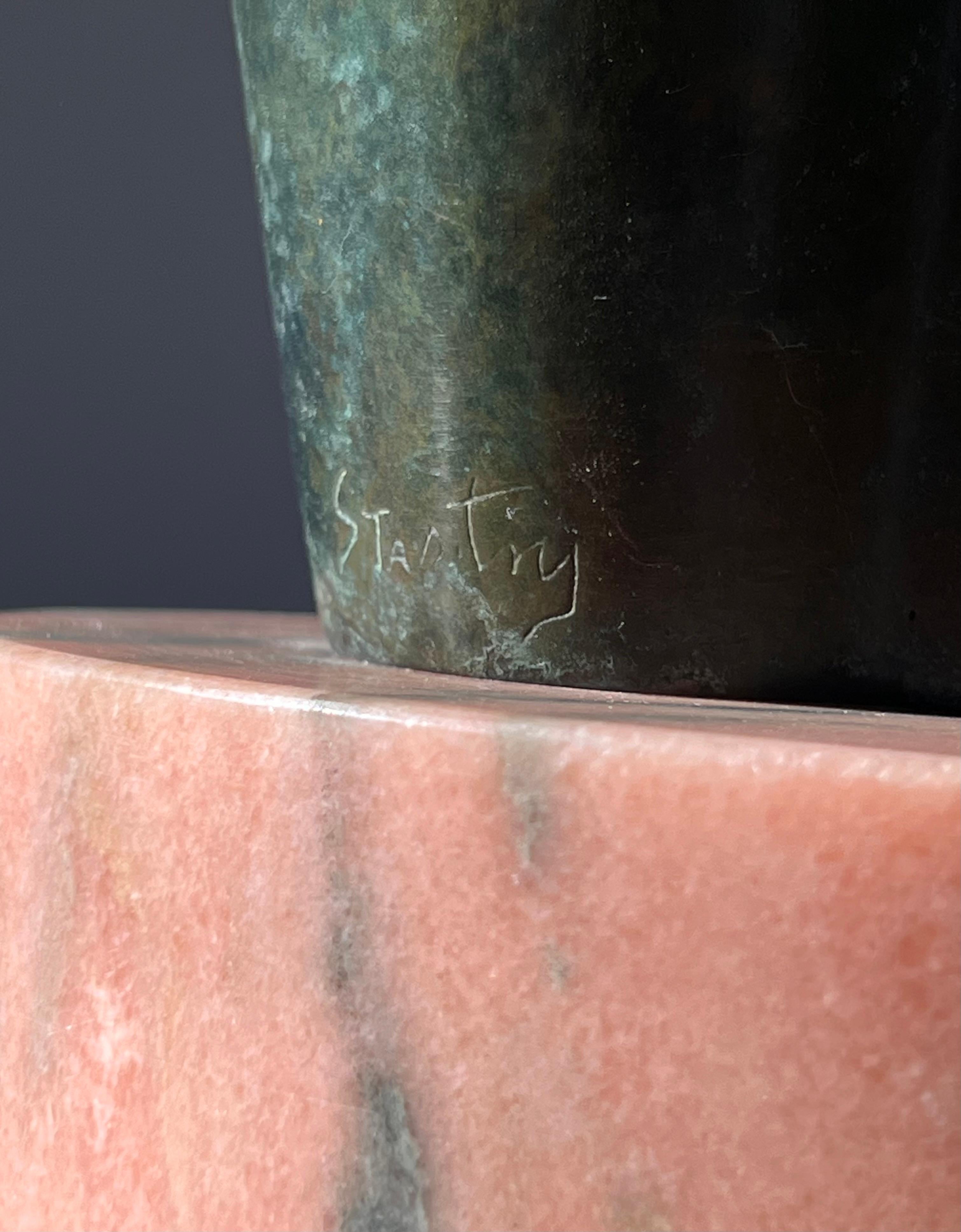 A bronze figurative sculpture after Henry Moore, signed, 20th century For Sale 4