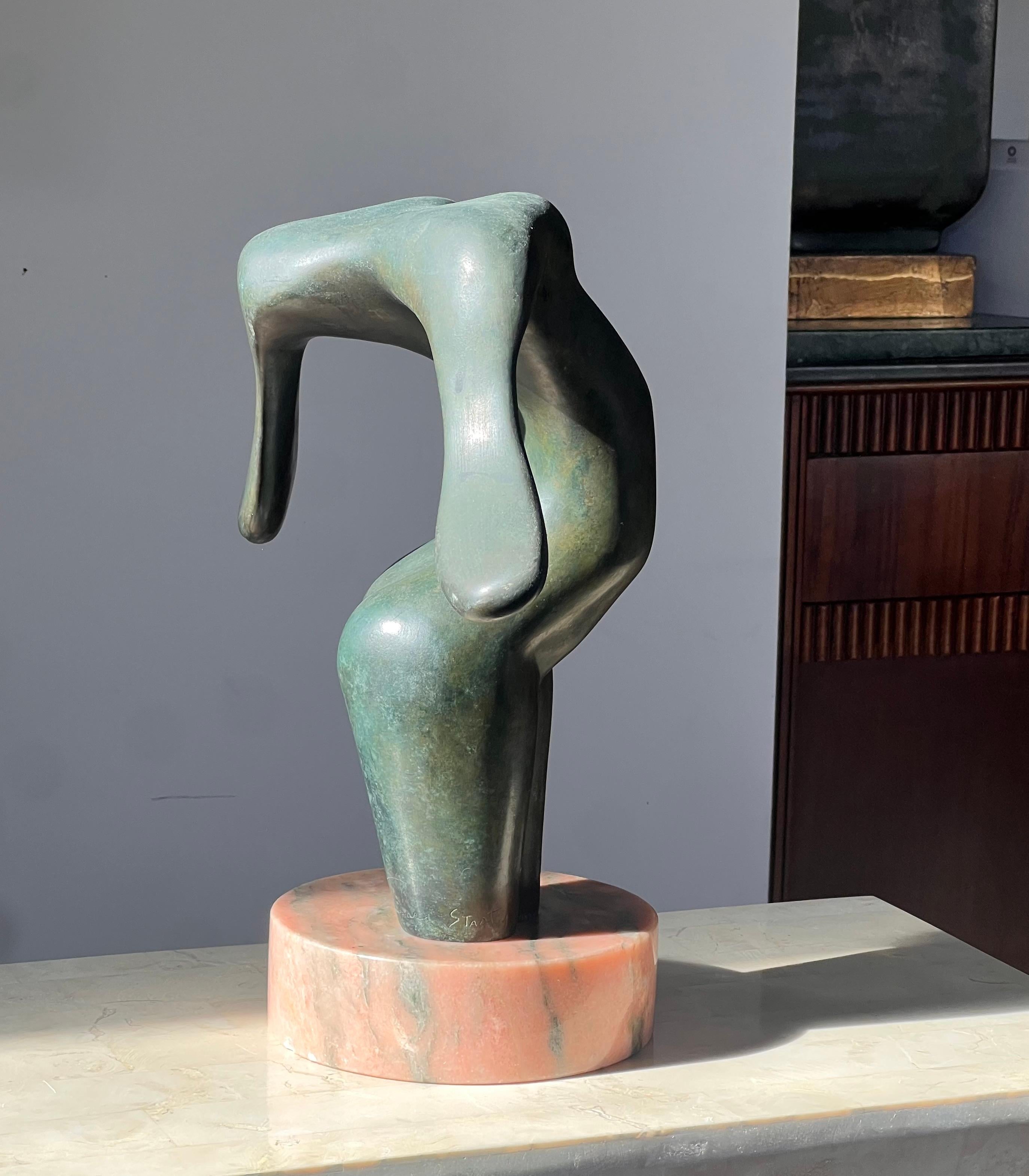 A bronze figurative sculpture after Henry Moore, signed, 20th century For Sale 9