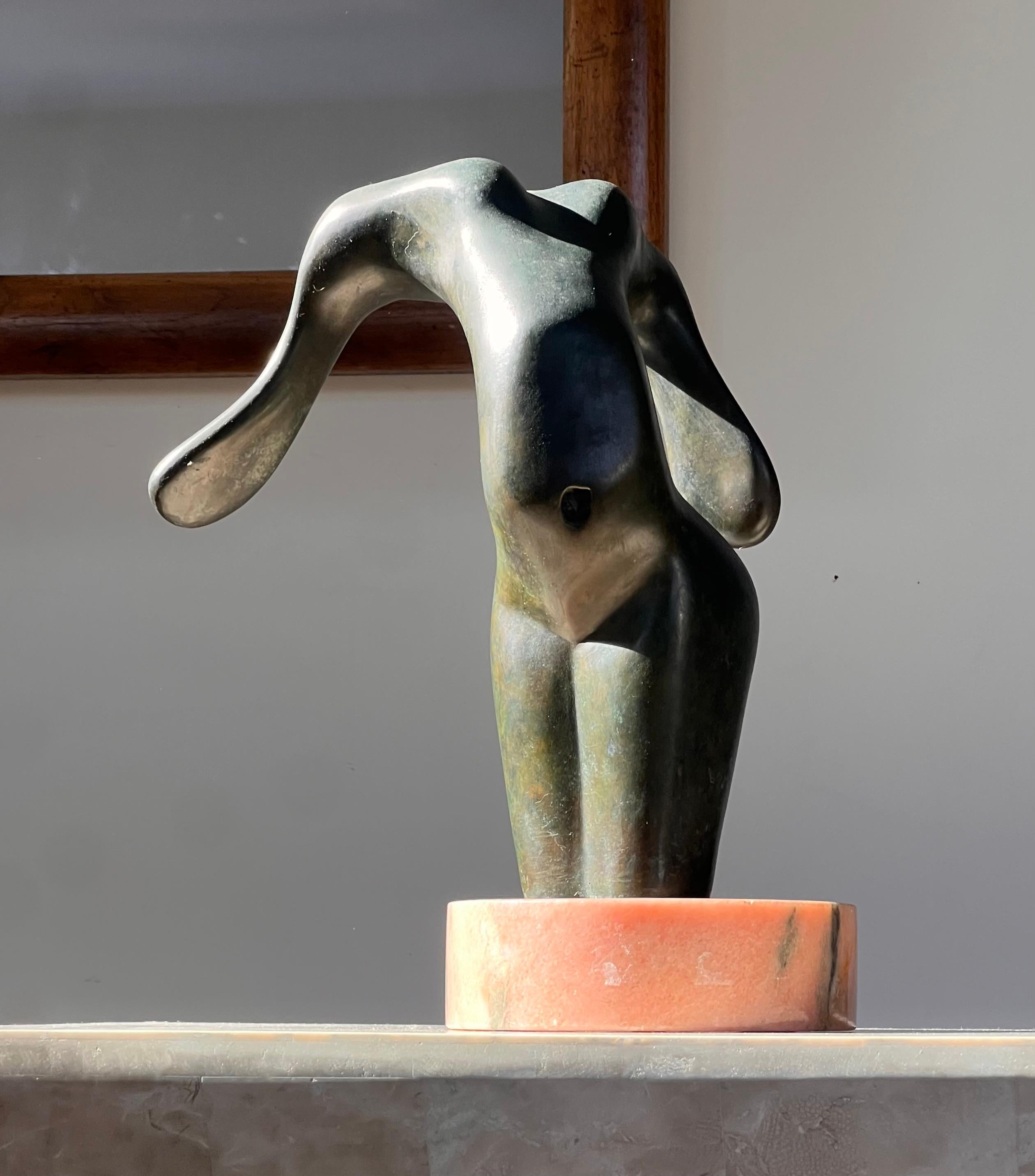 A bronze figurative sculpture after Henry Moore, signed, 20th century For Sale 11