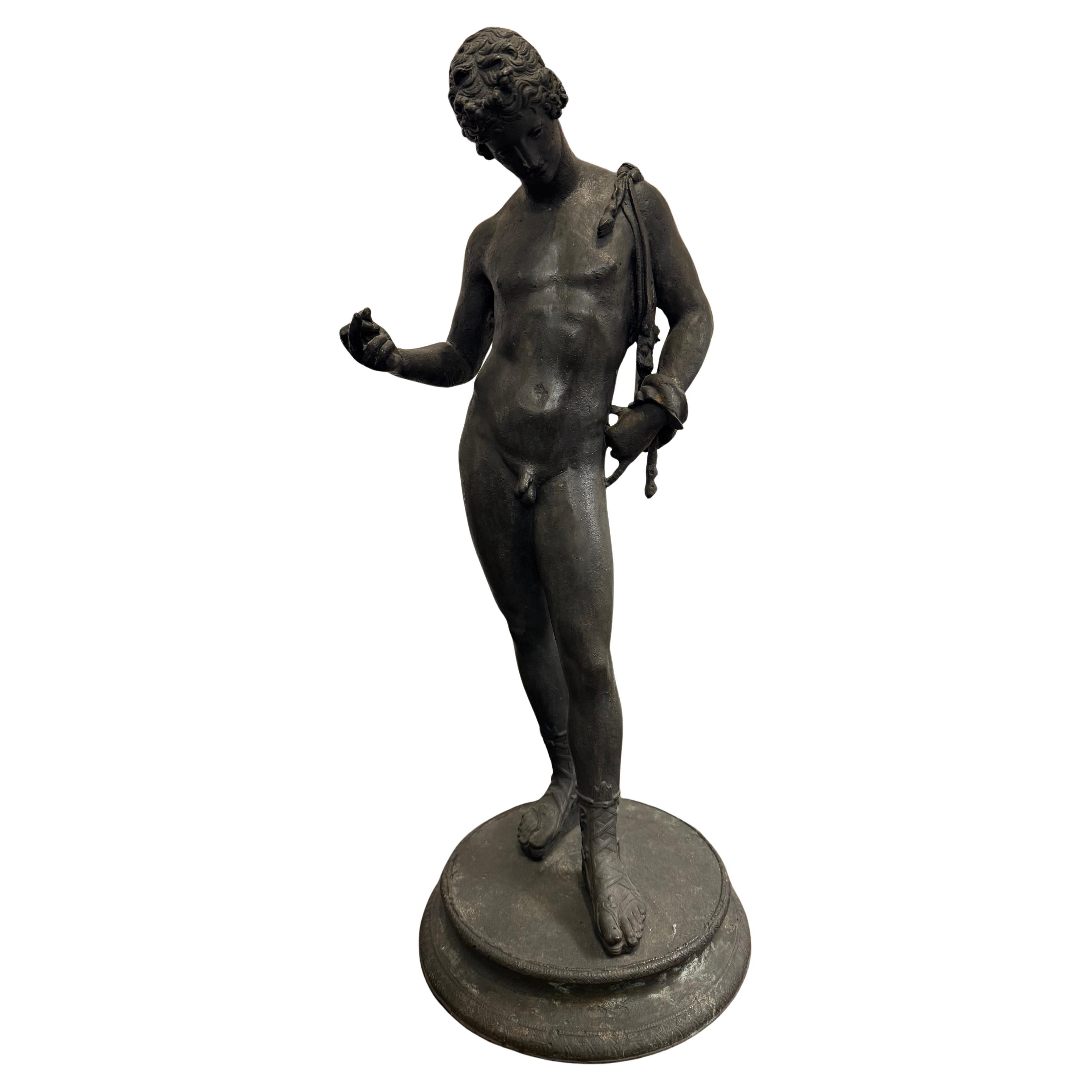 Bronzefigur eines römischen "Narziss" aus dem 1. Jahrhundert n. Chr. (Edition "Der Vogel") im Angebot