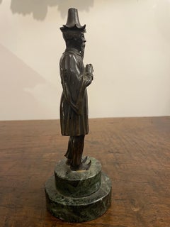 Bronzefigur eines Kriegsmannes auf einem Sockel aus Verde-Marmor, 19. Jahrhundert