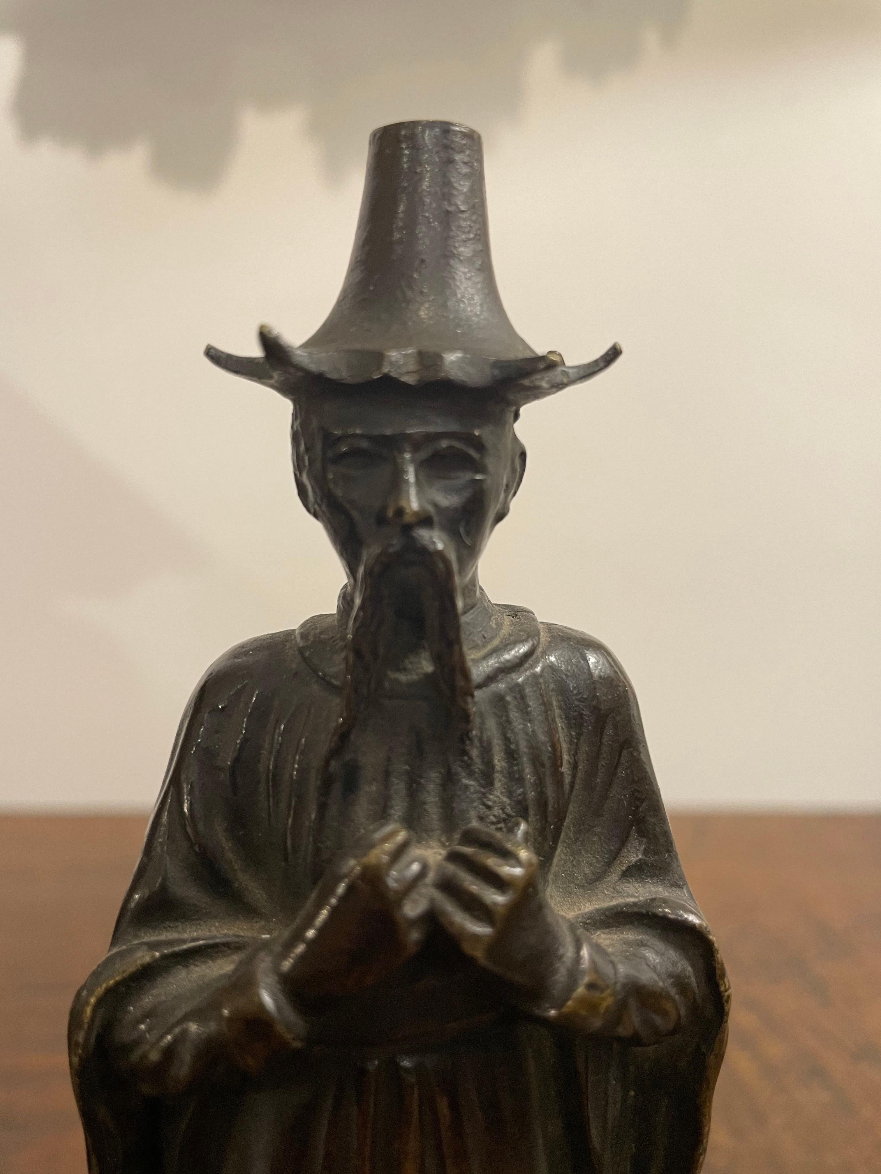 Bronzo Figura in bronzo di un Manciù su una base di marmo verde, XIX secolo in vendita