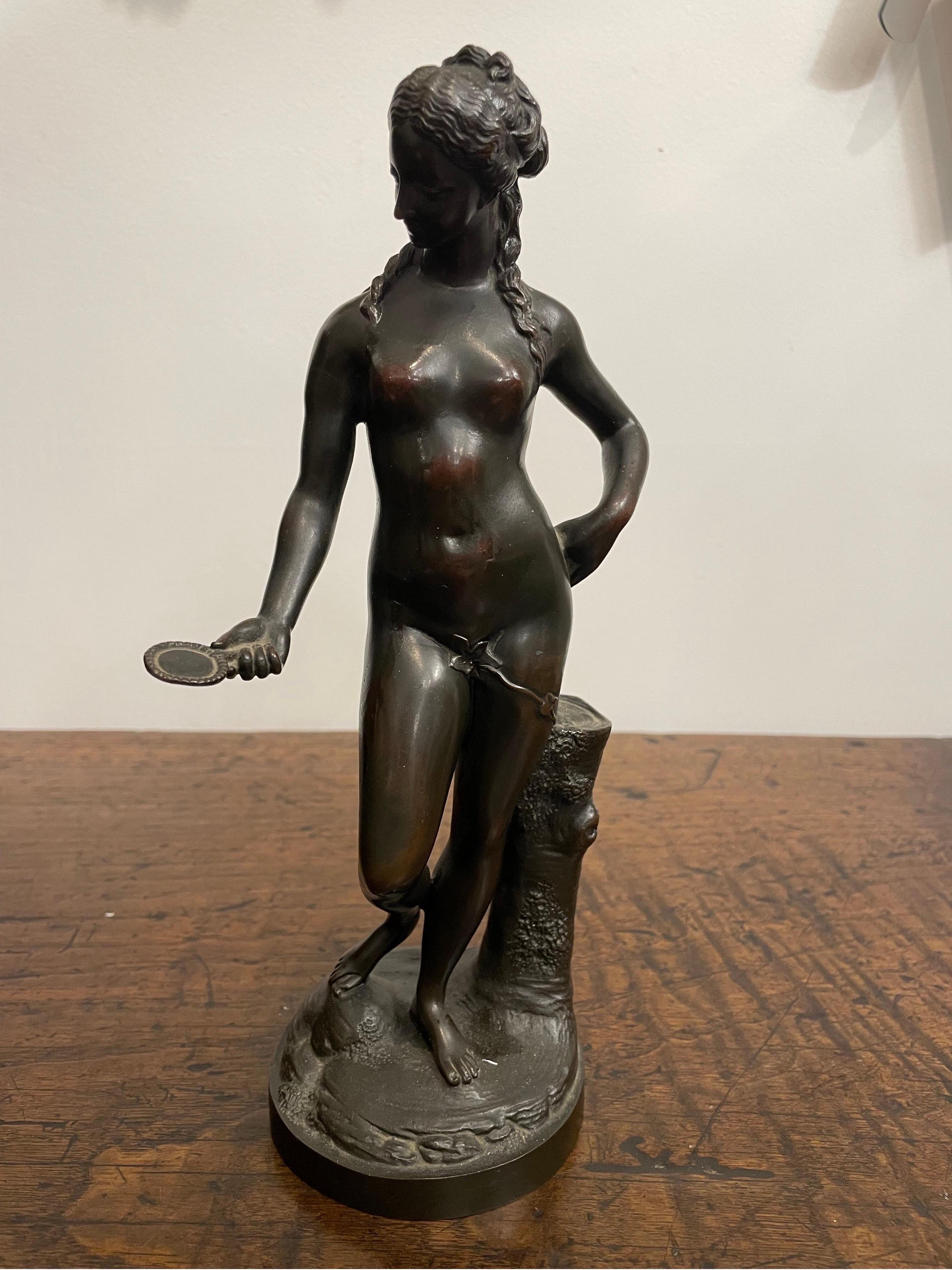 Figura di vanità in bronzo, inizio XIX secolo 

Provenienza: Collezione privata di Melbourne.

Descrizione:
Modellata su Pierre-Maximilien Delafontaine (1777-1860), la personificazione è resa in stile classico rinascimentale, con i lunghi capelli