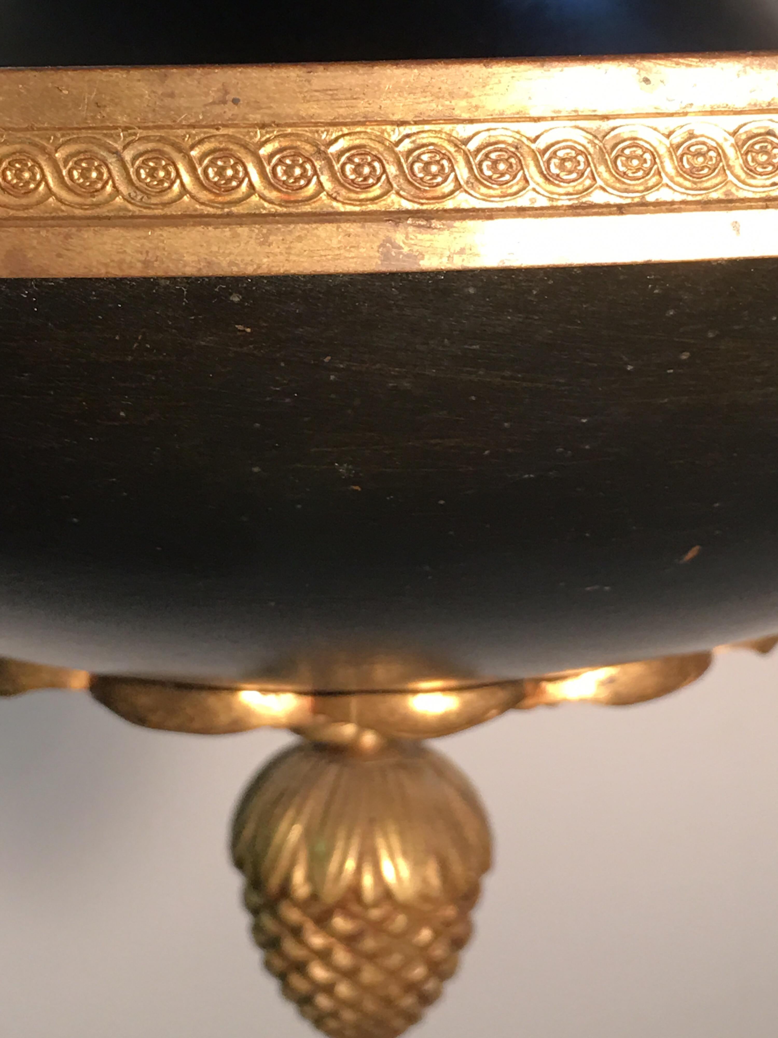 Lustre français de style Empire en bronze en vente 3