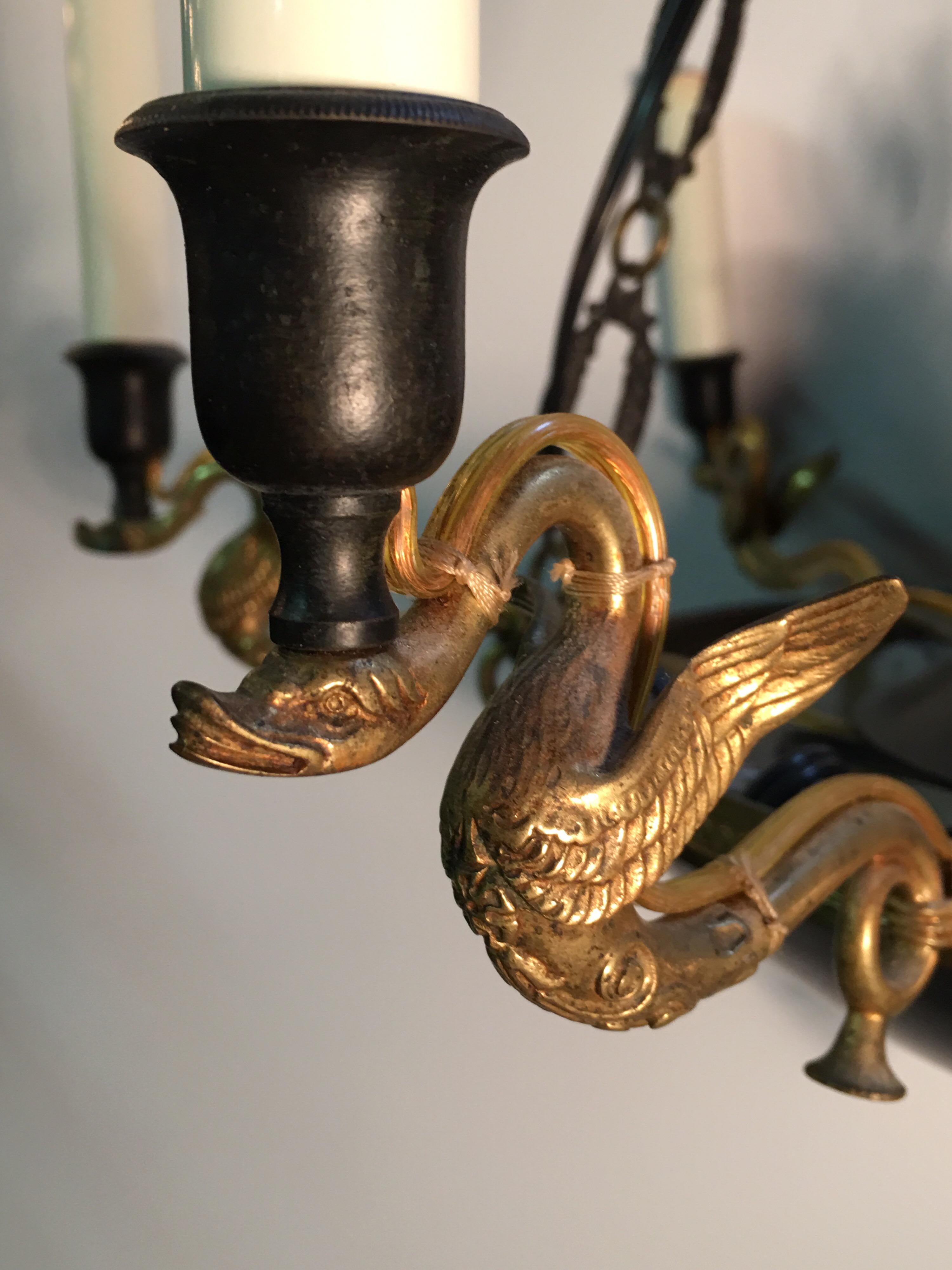 Bronze-Kronleuchter im französischen Empire-Stil im Zustand „Gut“ im Angebot in Dallas, TX