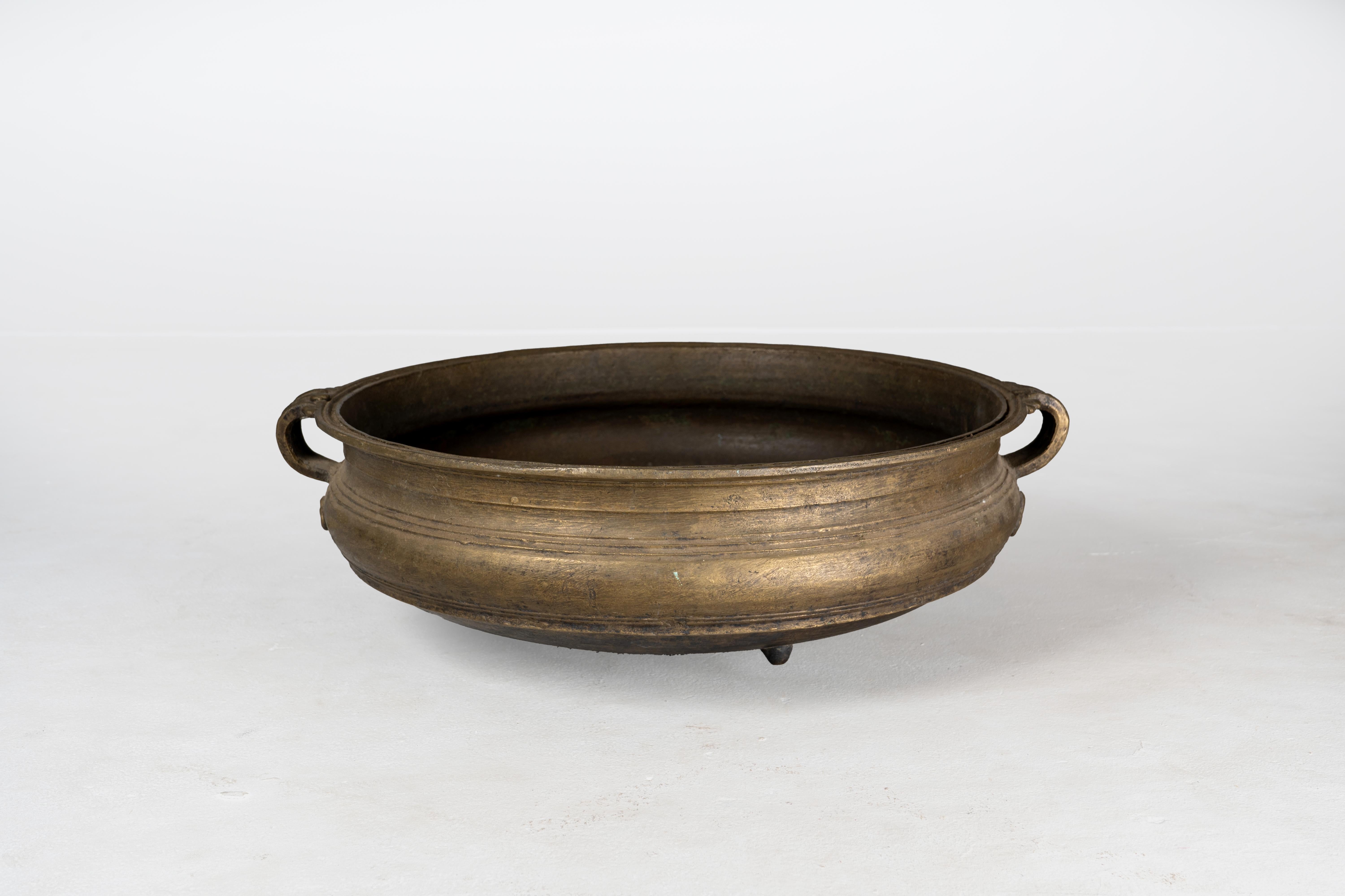 A Bronze Indian Urli In Good Condition For Sale In Chicago, IL
