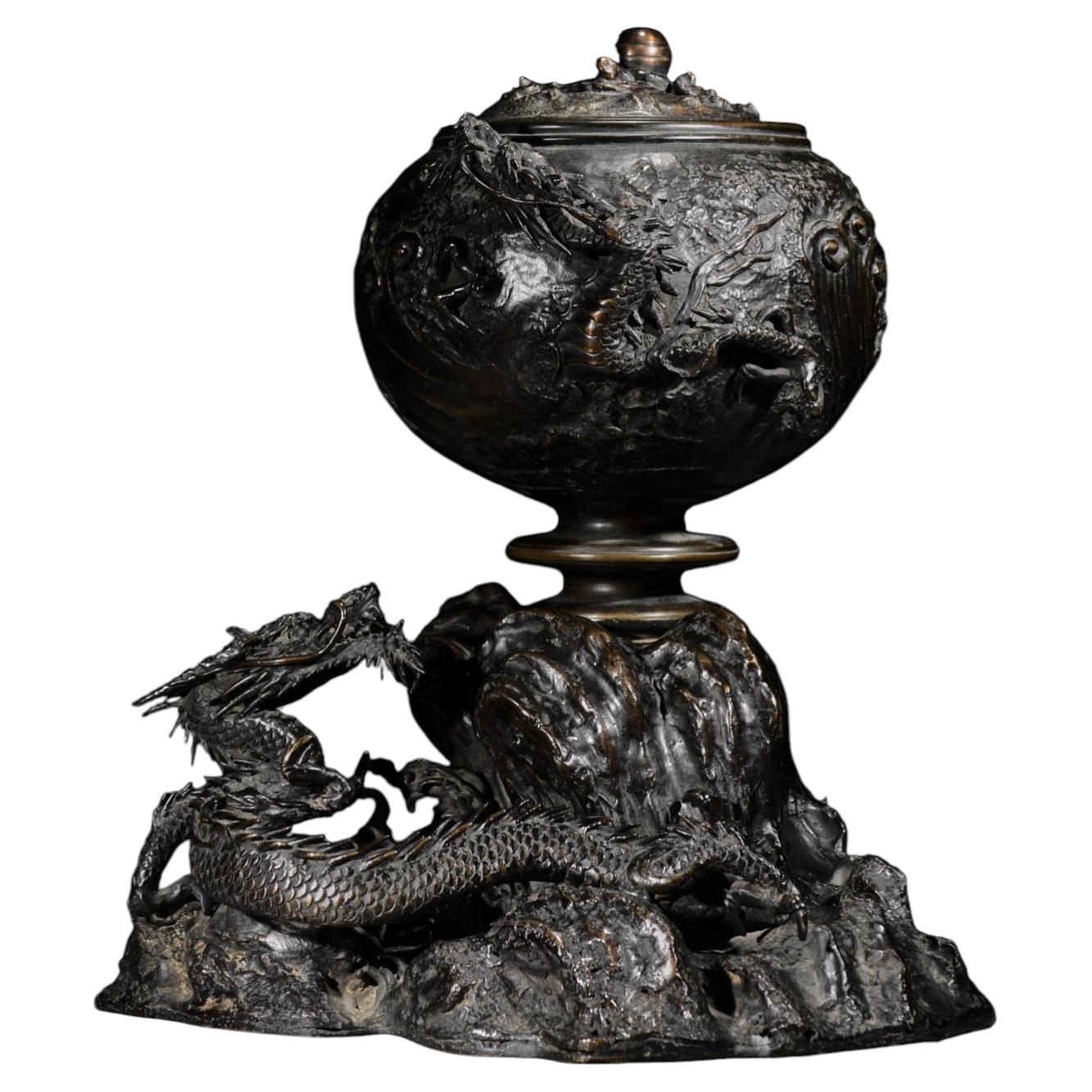 A bronze koro depicting a pair of facing dragons For Sale