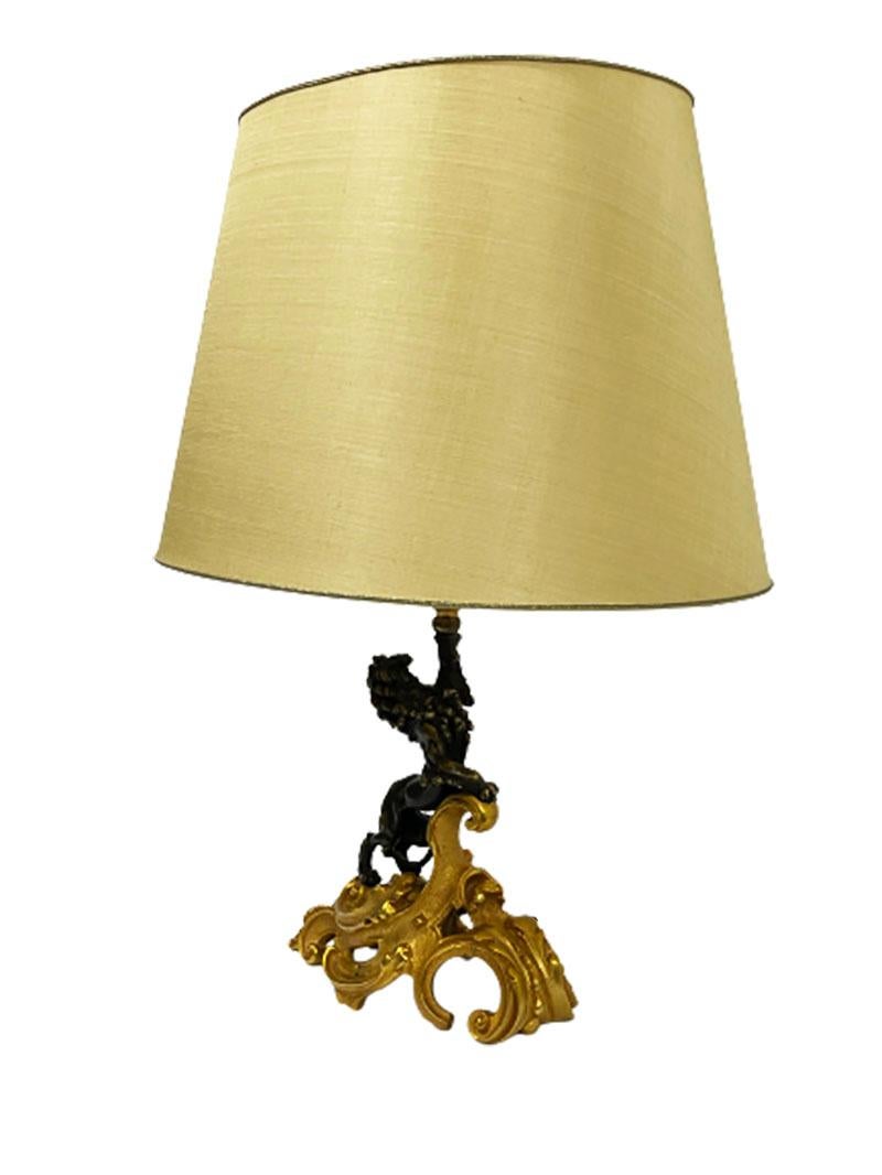 Bronze Lamp with Curled Leaf Gilded Base and Standing Lion For Sale 4