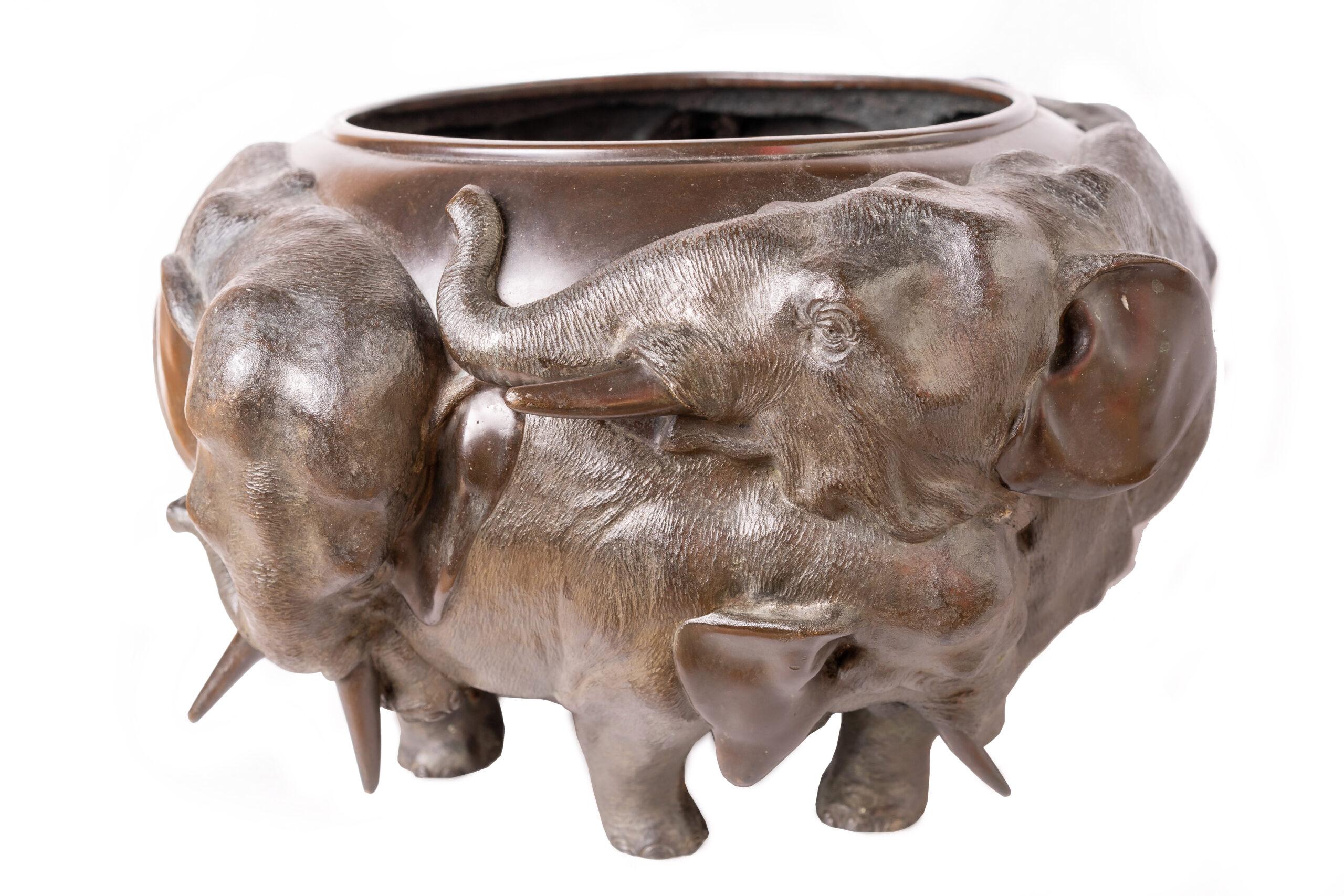 Elefanten-Jardinière aus Bronze aus der Meiji-Periode (19. Jahrhundert) im Angebot