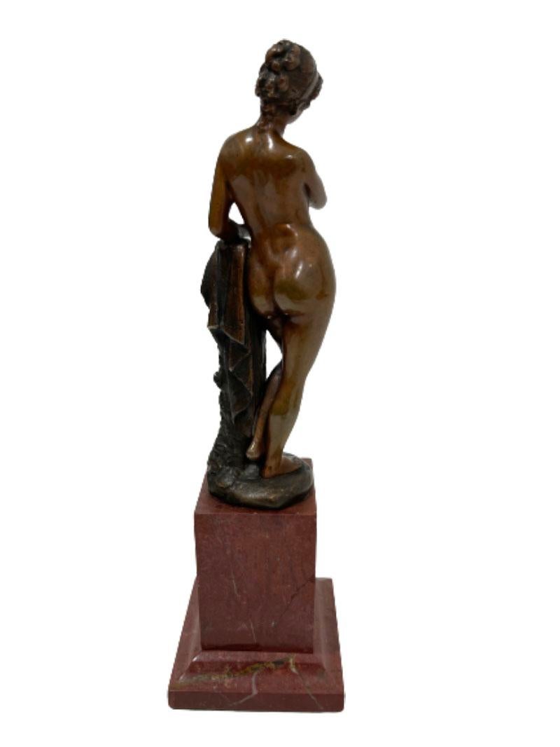 Bronzo neoclassico di donna nuda in piedi, di Felix Görling in vendita 1