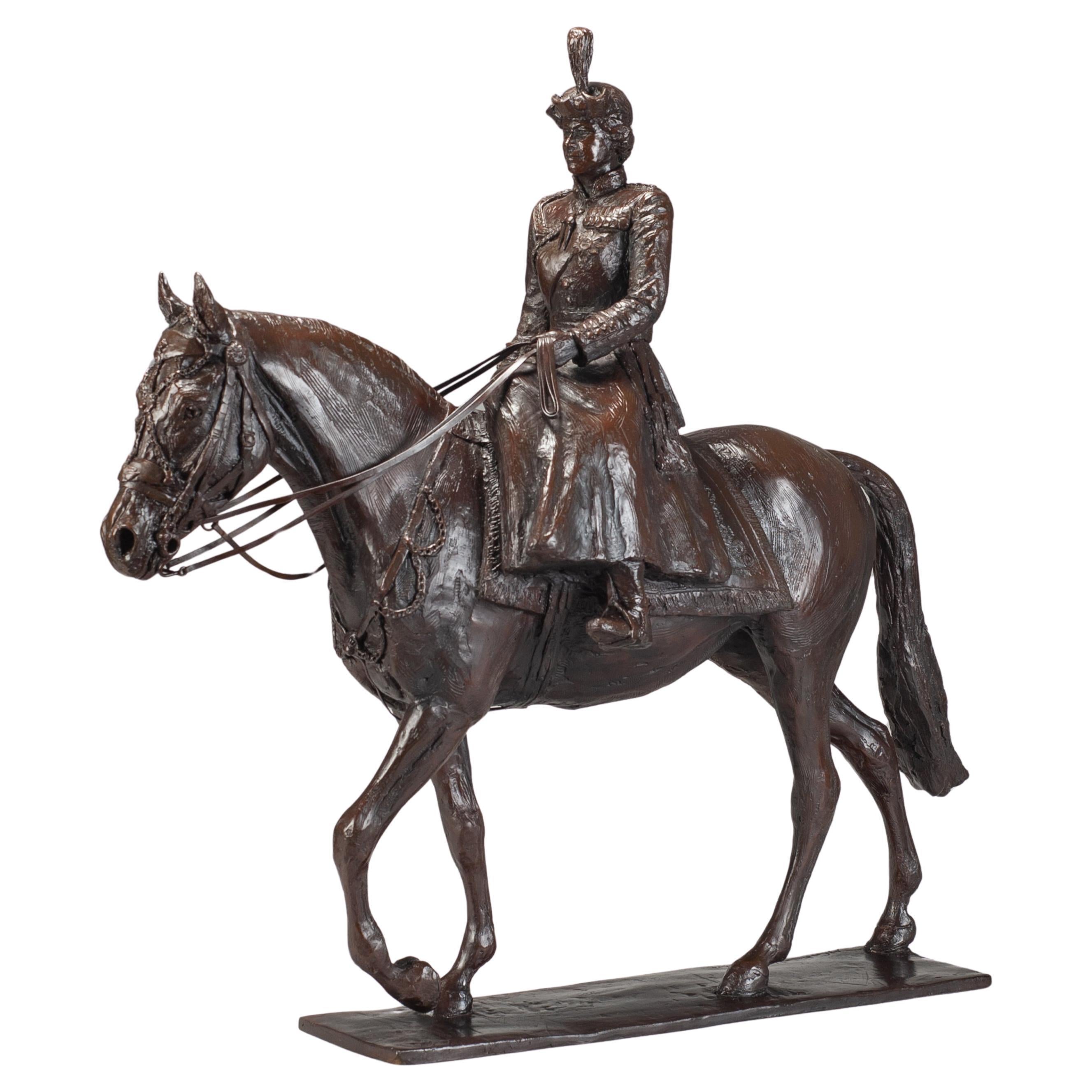 Eine Bronze von Königin Elizabeth II., die Farbe fängt, von Amy Goodman
