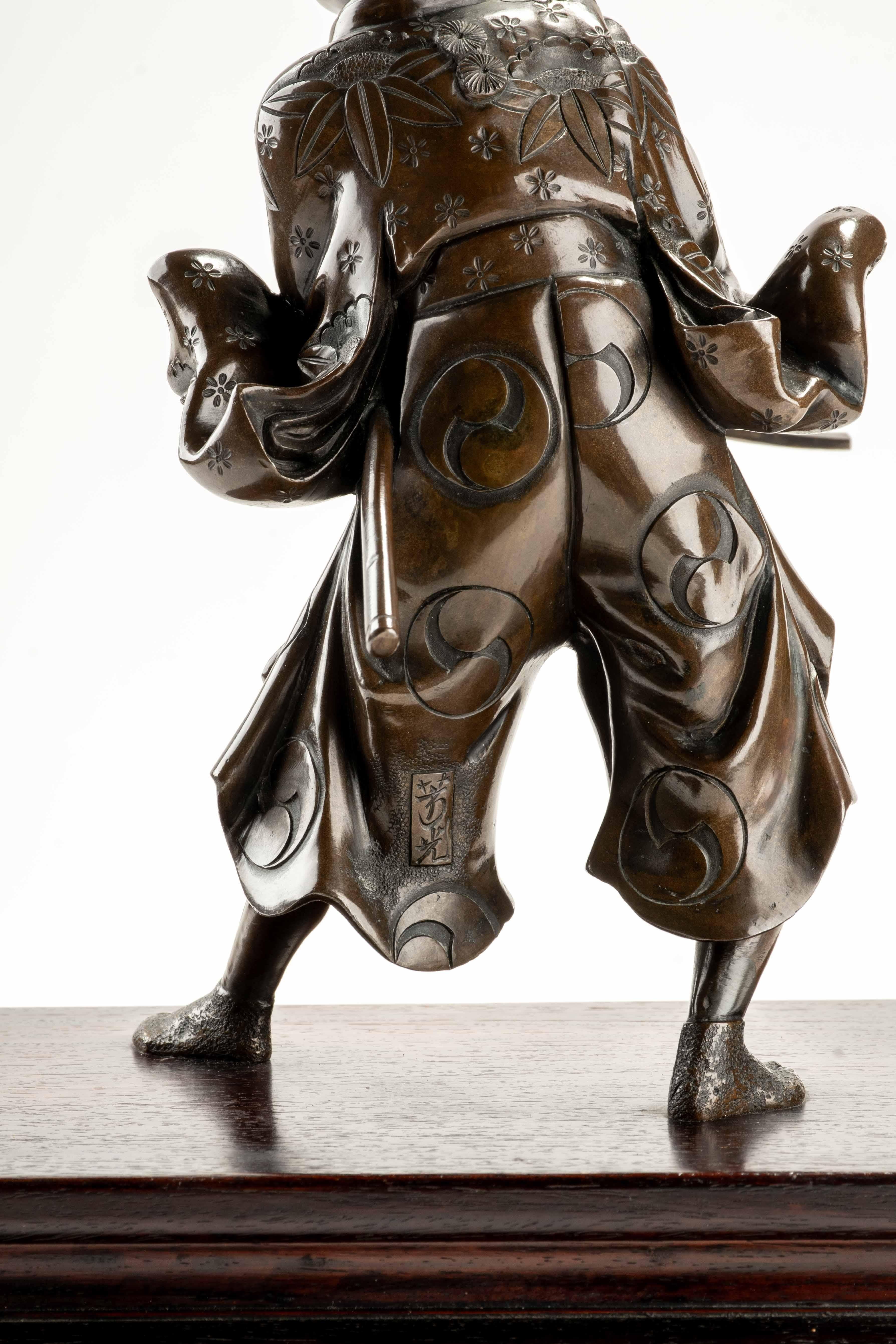 A bronze okimono depicting a young samurai with a katana, signed Yoshimitsu For Sale 3