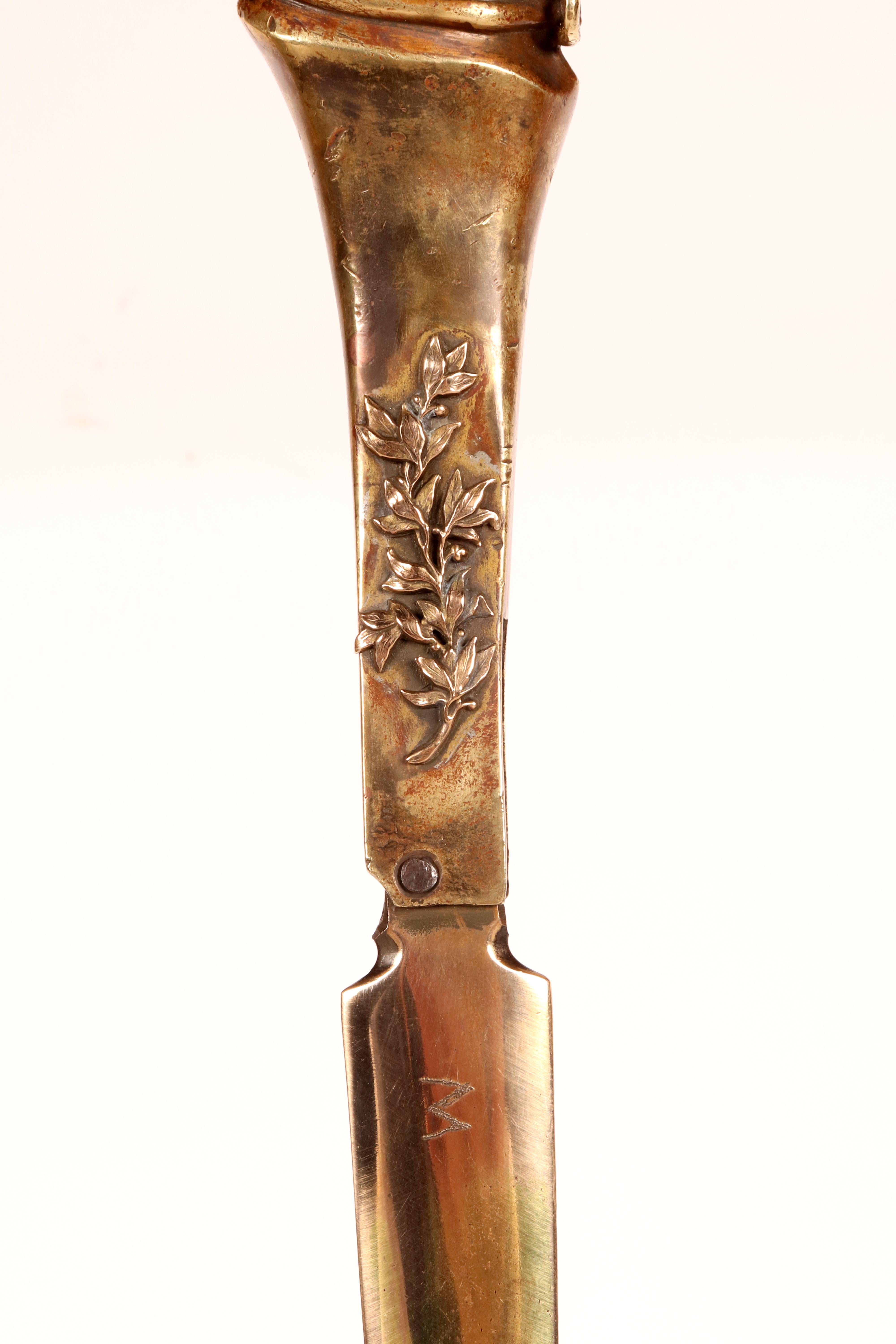 A bronze paper knife letter opener depicting a dachshund head, Austria 1890. In Good Condition For Sale In Milan, IT