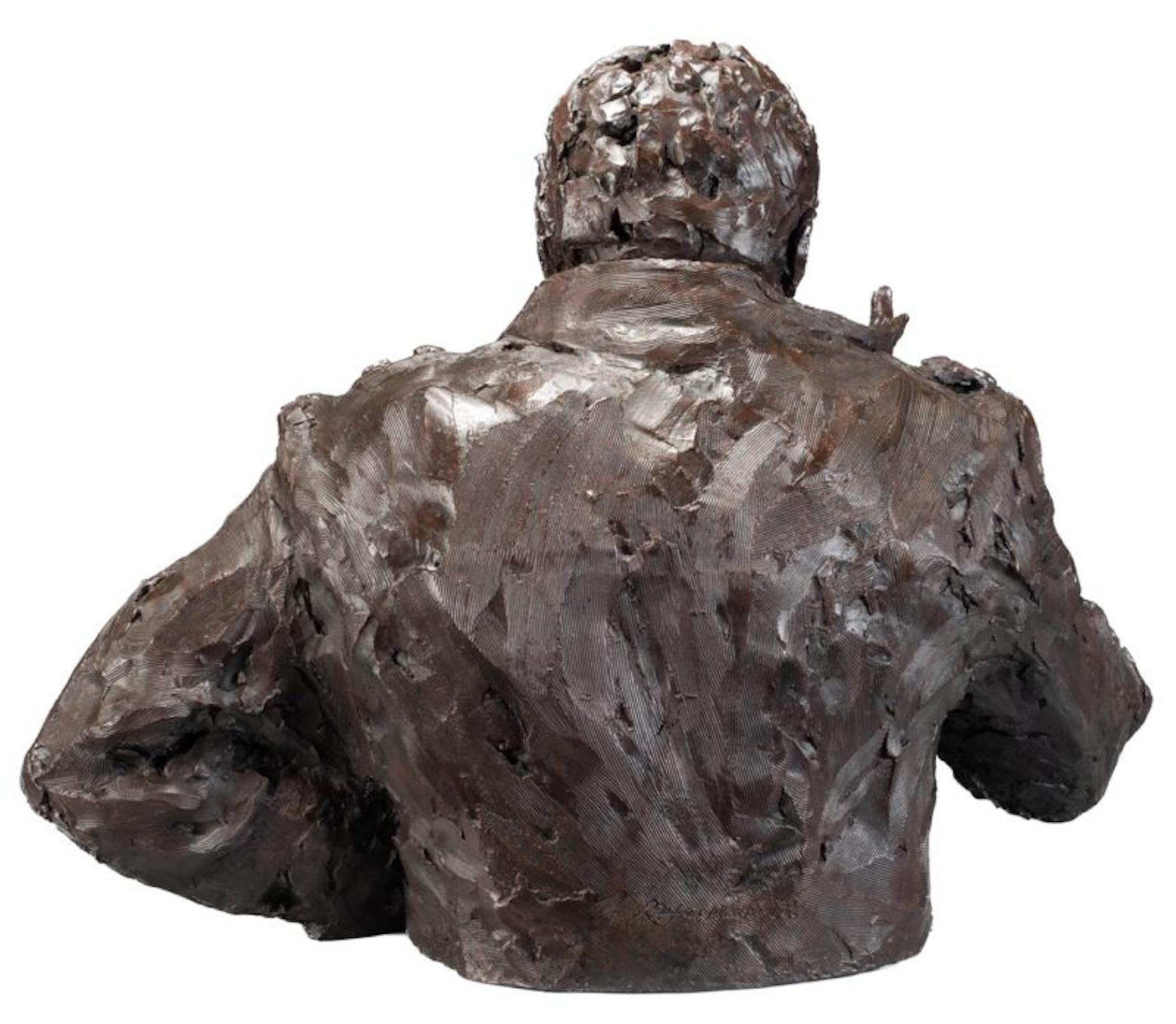 Bronze Un portrait en bronze de Sir Winston Churchill par Rufus Martin, 2023 en vente