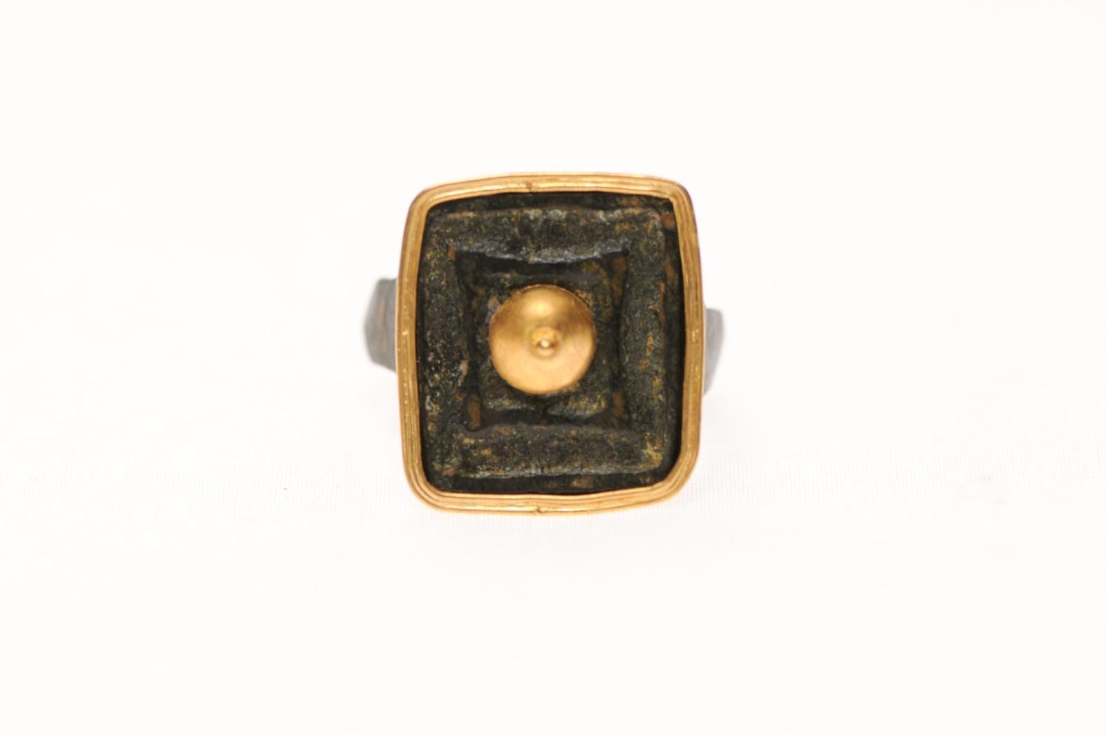 A bronze Roman ring w 21K gold For Sale 1