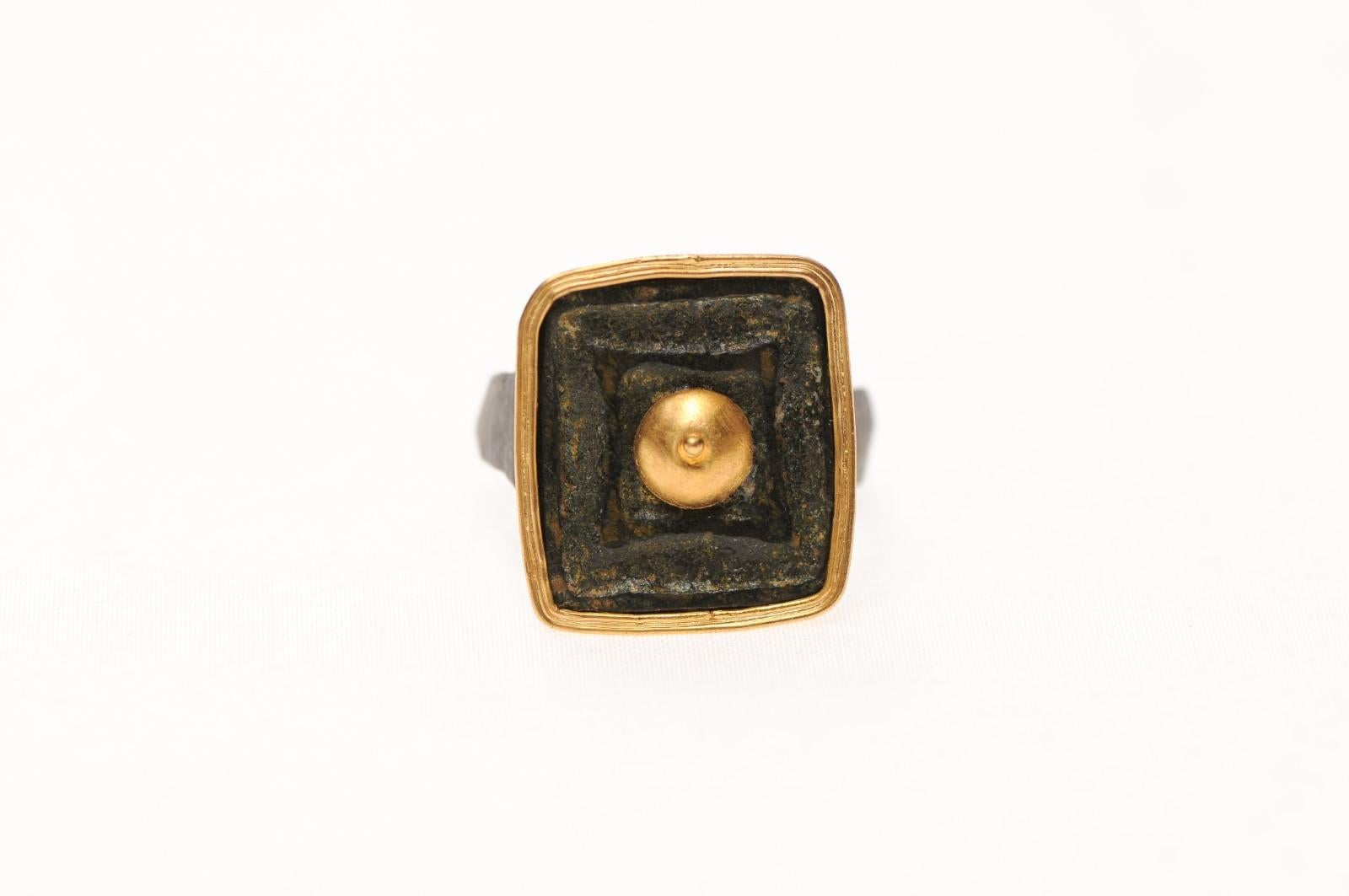 A bronze Roman ring w 21K gold For Sale 4