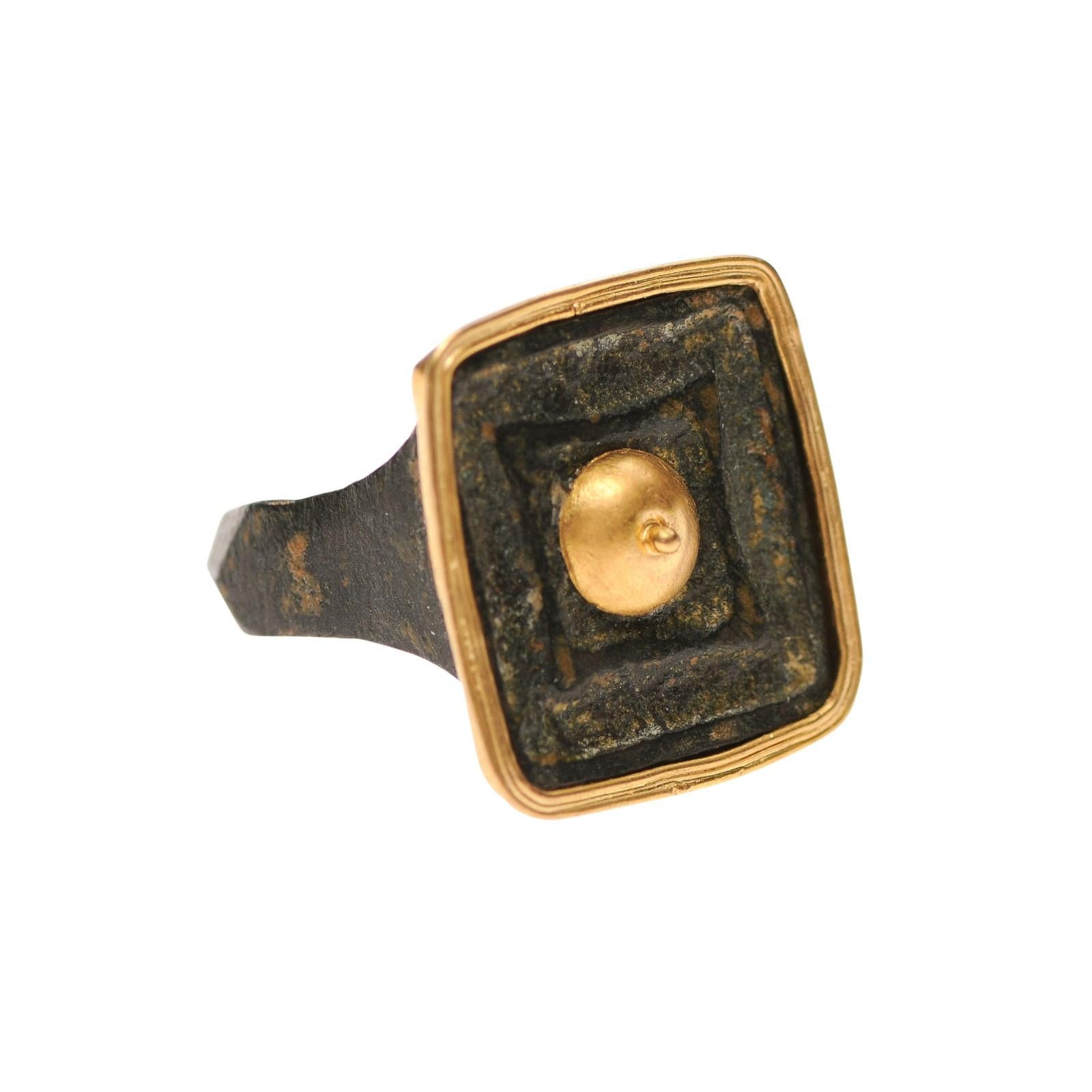 A bronze Roman ring w 21K gold