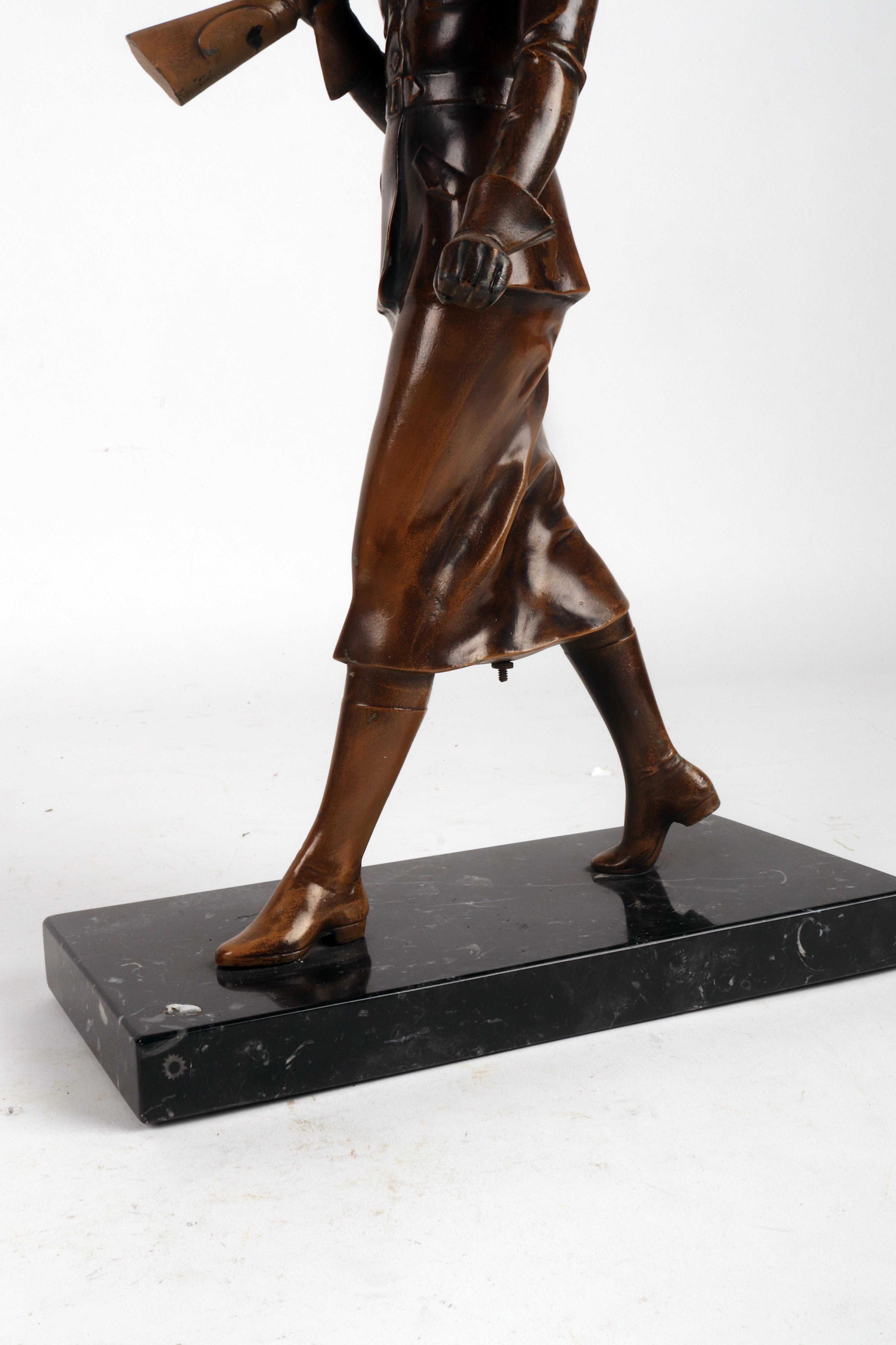 Bronze A bronze sculpture depicting a huntress with rifle, Austria 1920.  For Sale