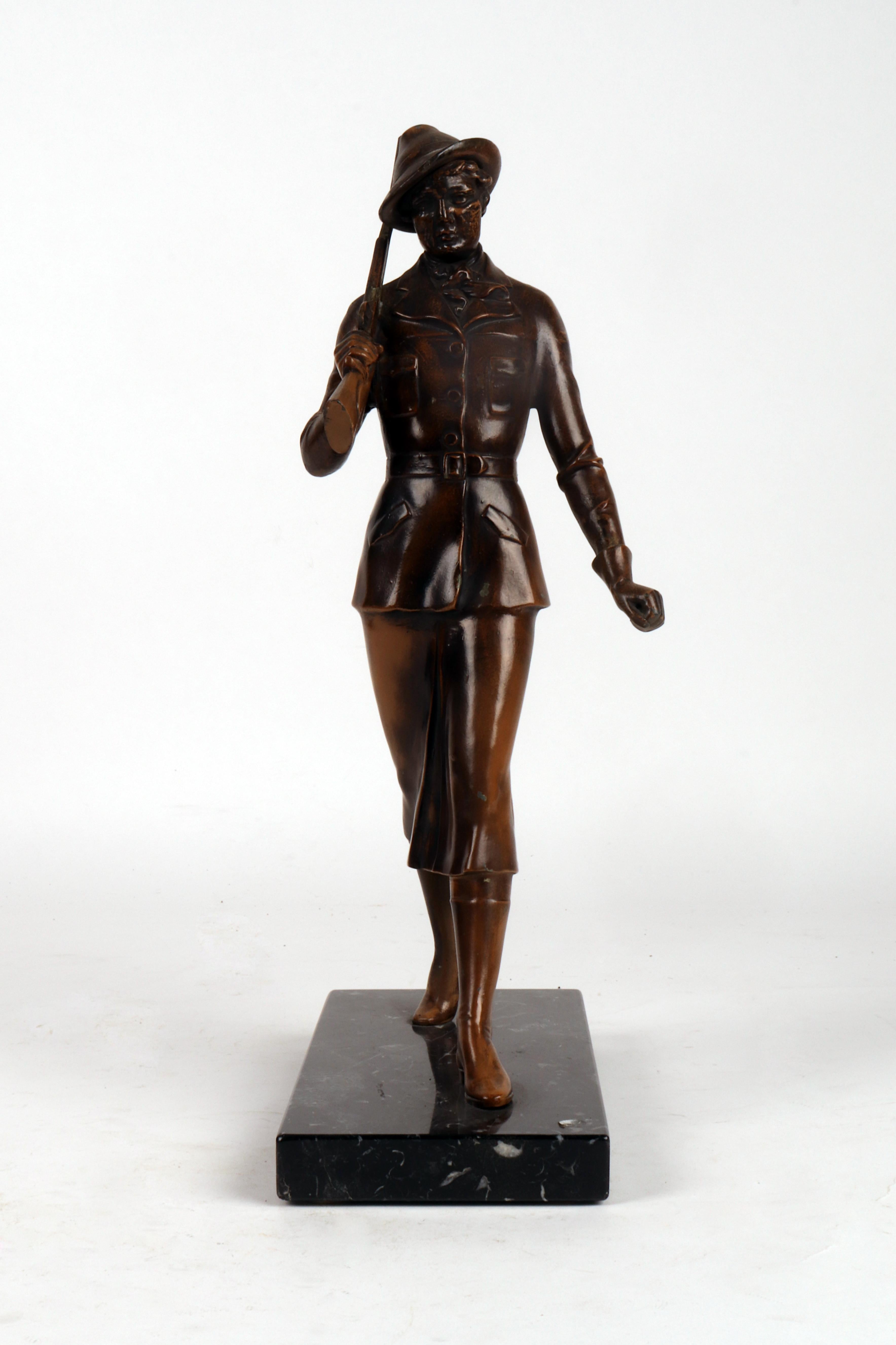 A bronze sculpture depicting a huntress with rifle, Austria 1920.  For Sale 2