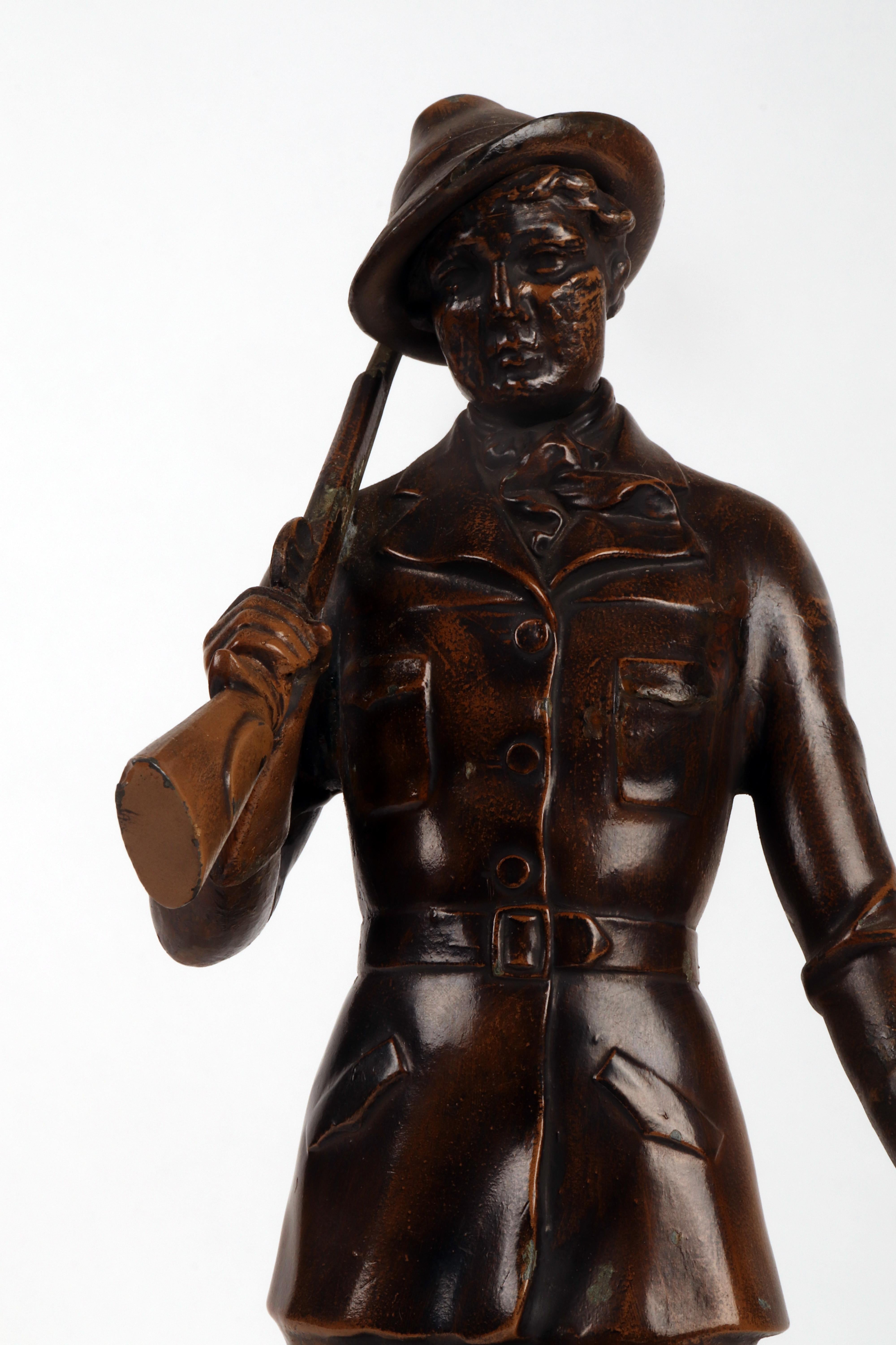 A bronze sculpture depicting a huntress with rifle, Austria 1920.  For Sale 3