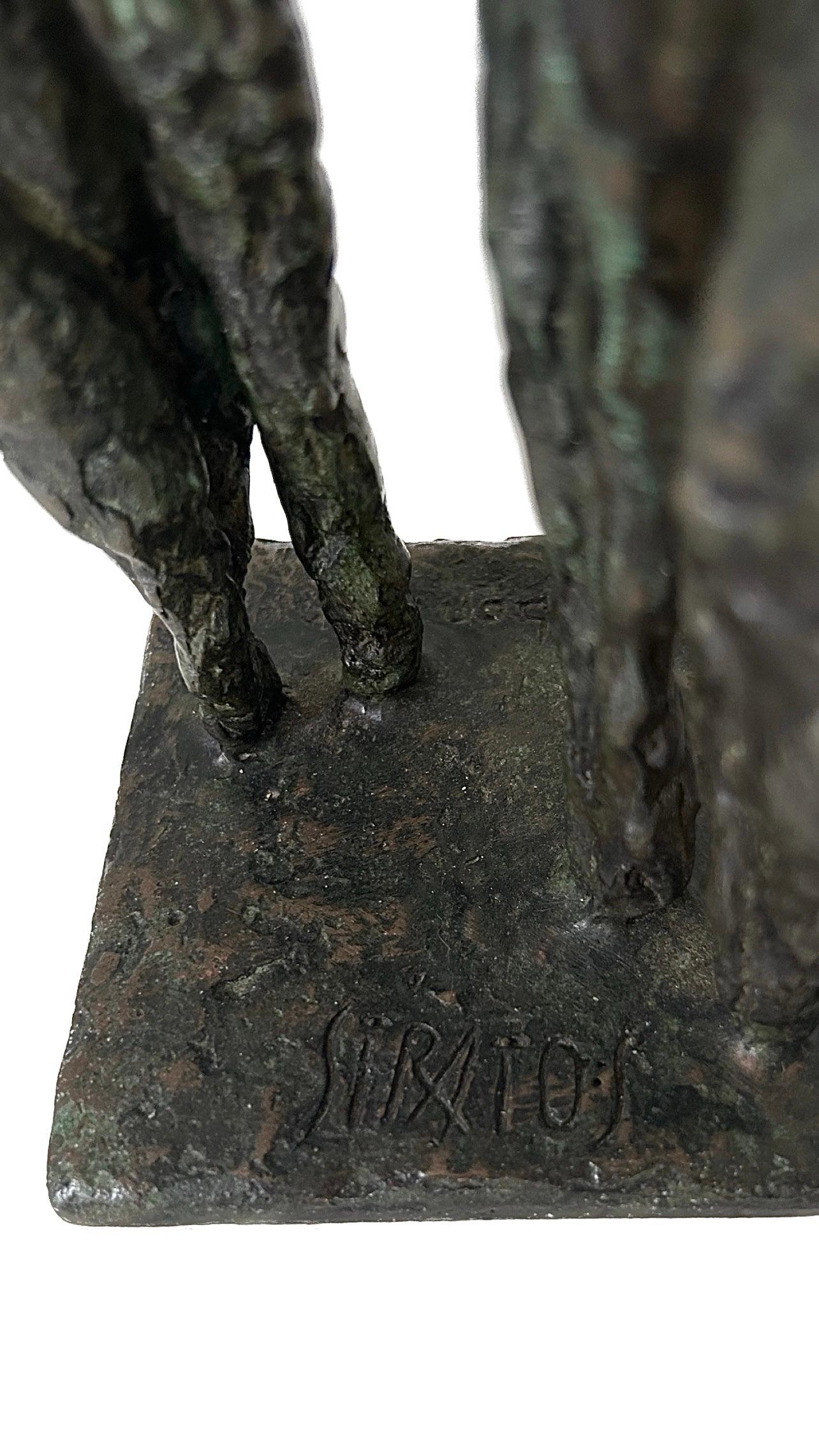 Metà XX secolo Una scultura in bronzo di una famiglia di Charles Stratos in vendita