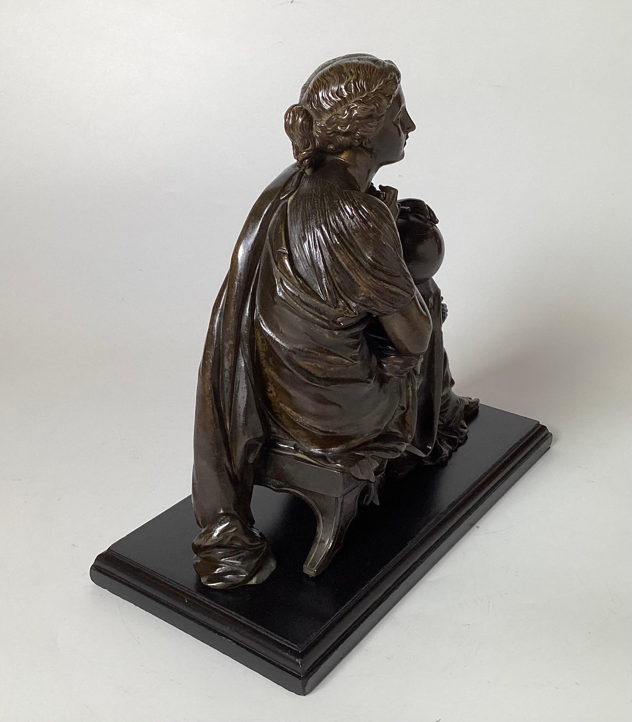 Ébénisé Sculpture en bronze d'une femme savante assise, France Fin du 19e siècle en vente