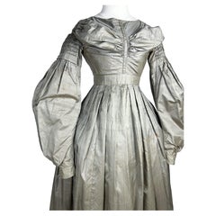 A bronze taffetas day dress with mutton's sleeves - France Circa 1840
