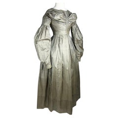 A bronze taffetas day dress with mutton's sleeves - France Circa 1840
