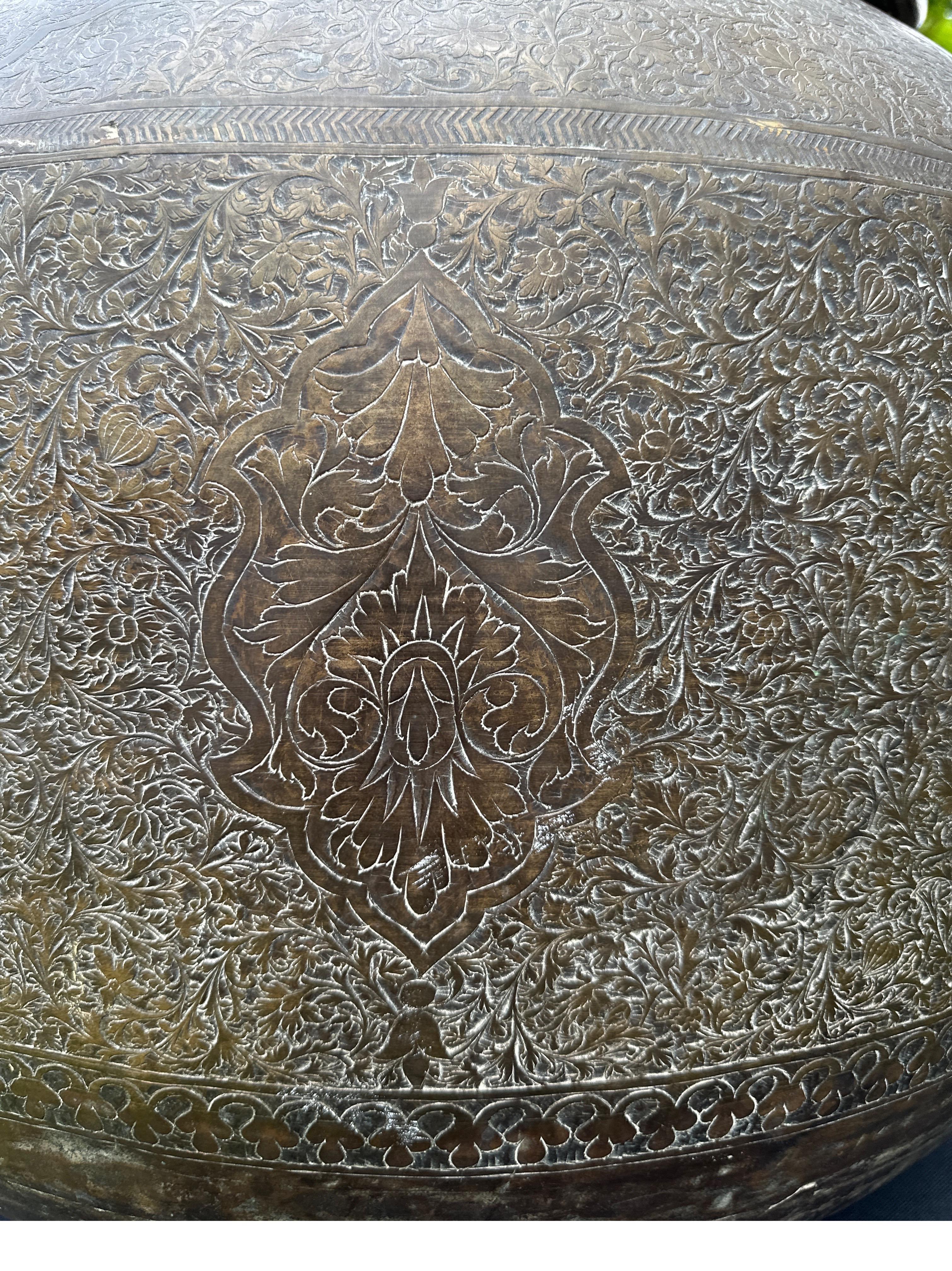 A large Islamic bronze urn  For Sale 3