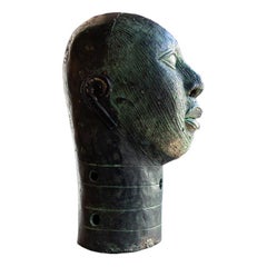 Verdigris Benin-Büste aus Bronze, Mitte des Jahrhunderts