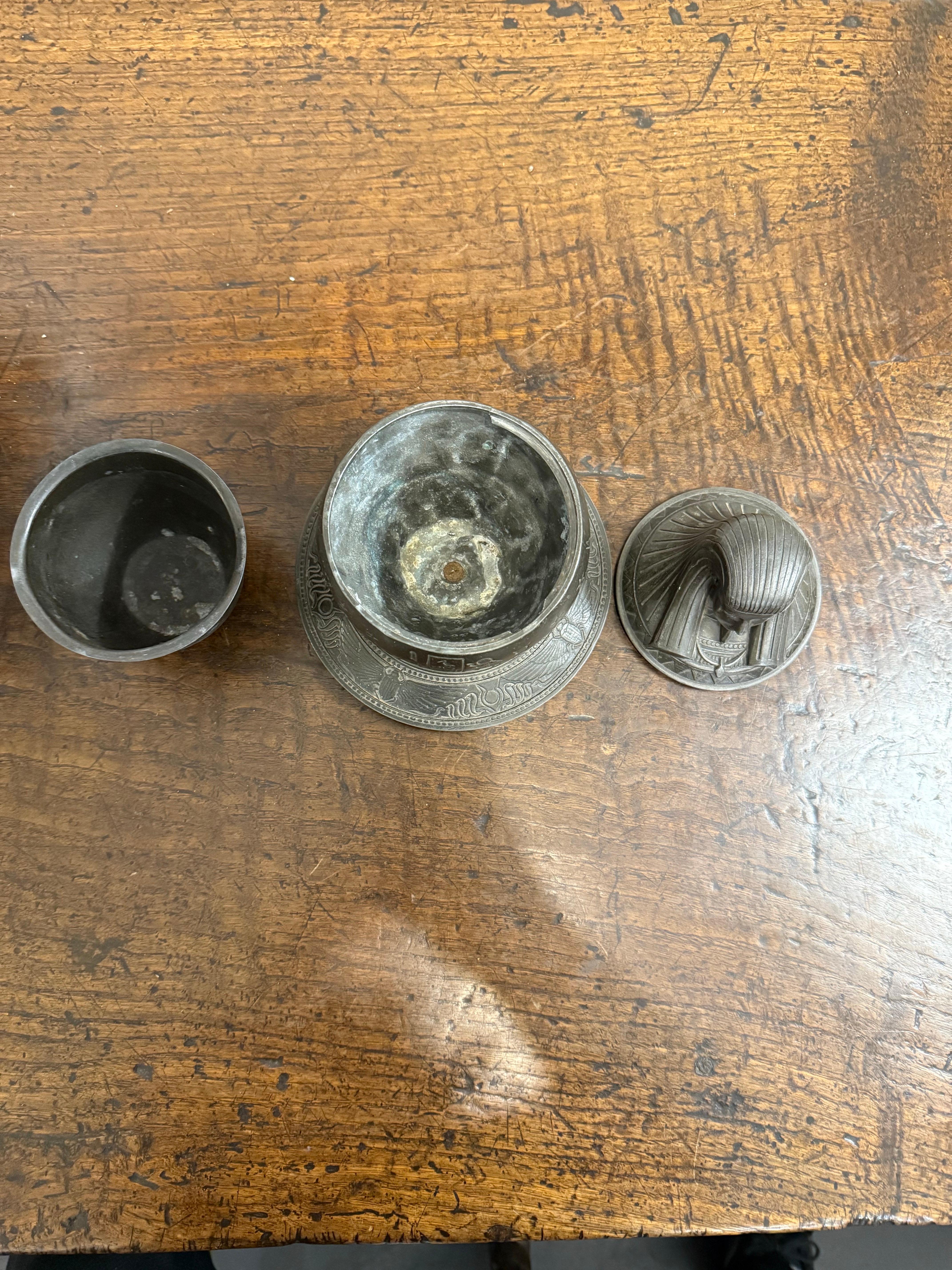 Vaso canopo in metallo bronzato, inizio XX secolo in vendita 4